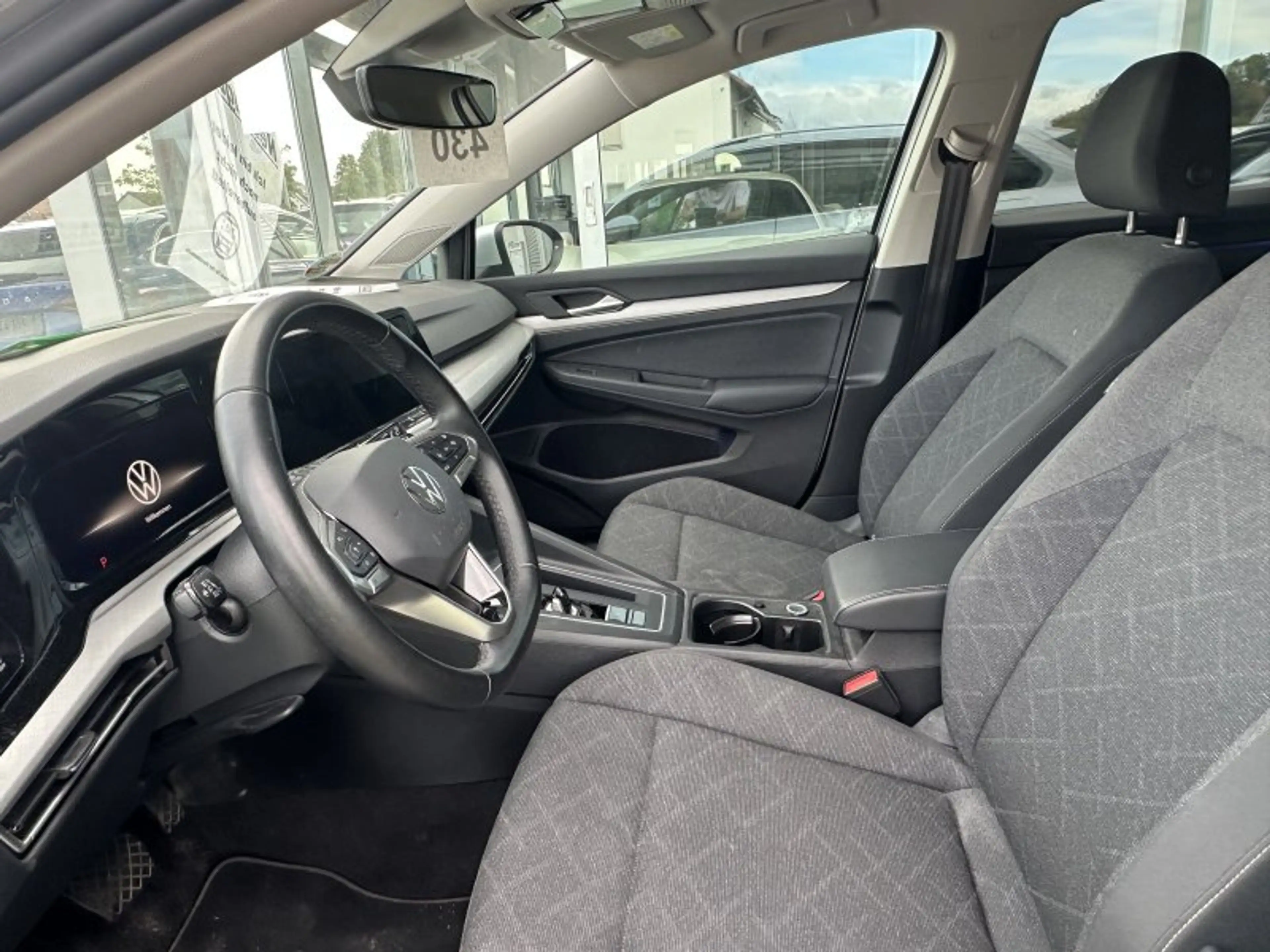 Volkswagen Golf VIII Variant 2.0 TDI Life DSG Navi LED Kamera ACC — photo 9