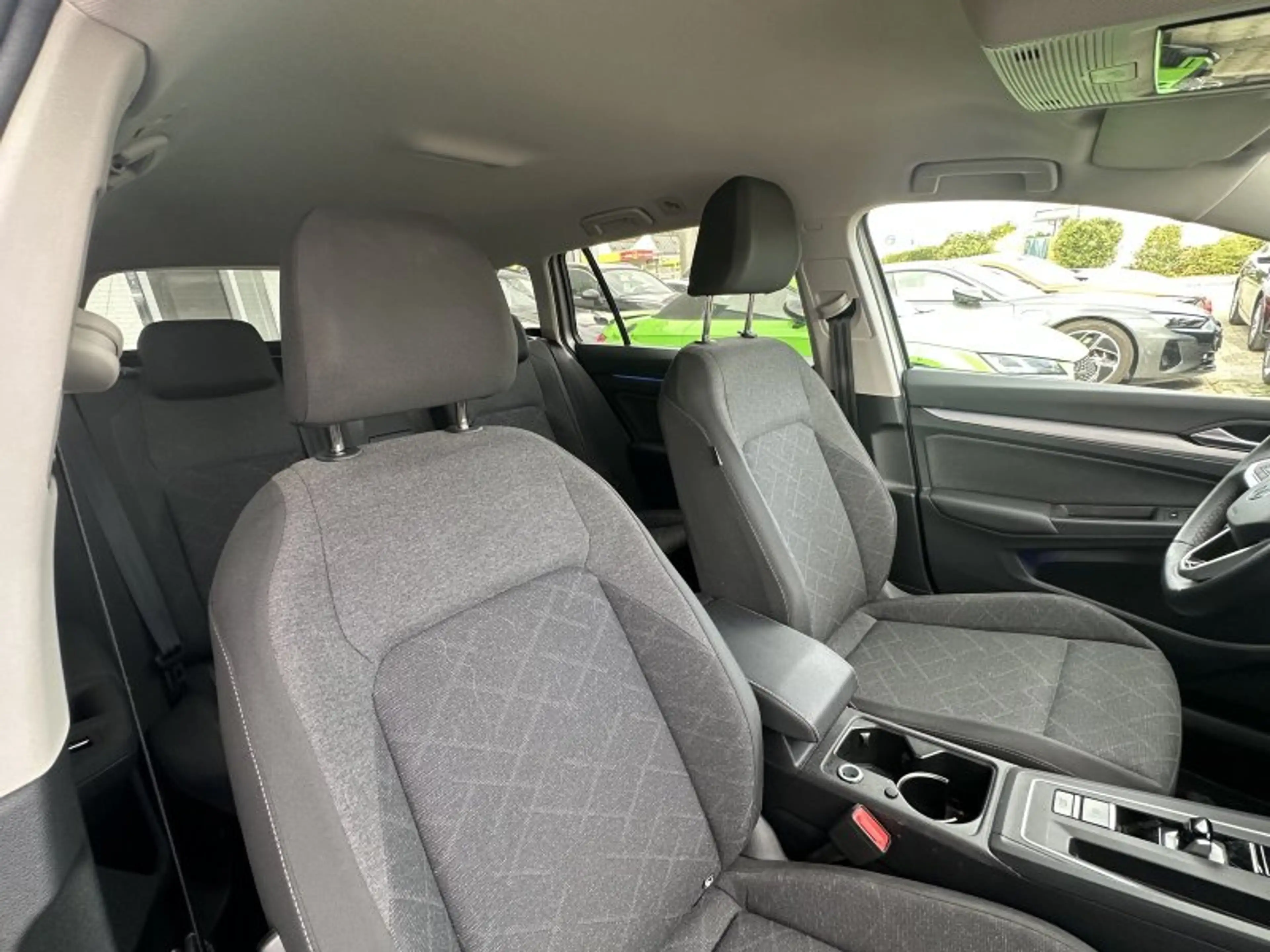 Volkswagen Golf VIII Variant 2.0 TDI Life DSG Navi LED Kamera ACC — photo 13