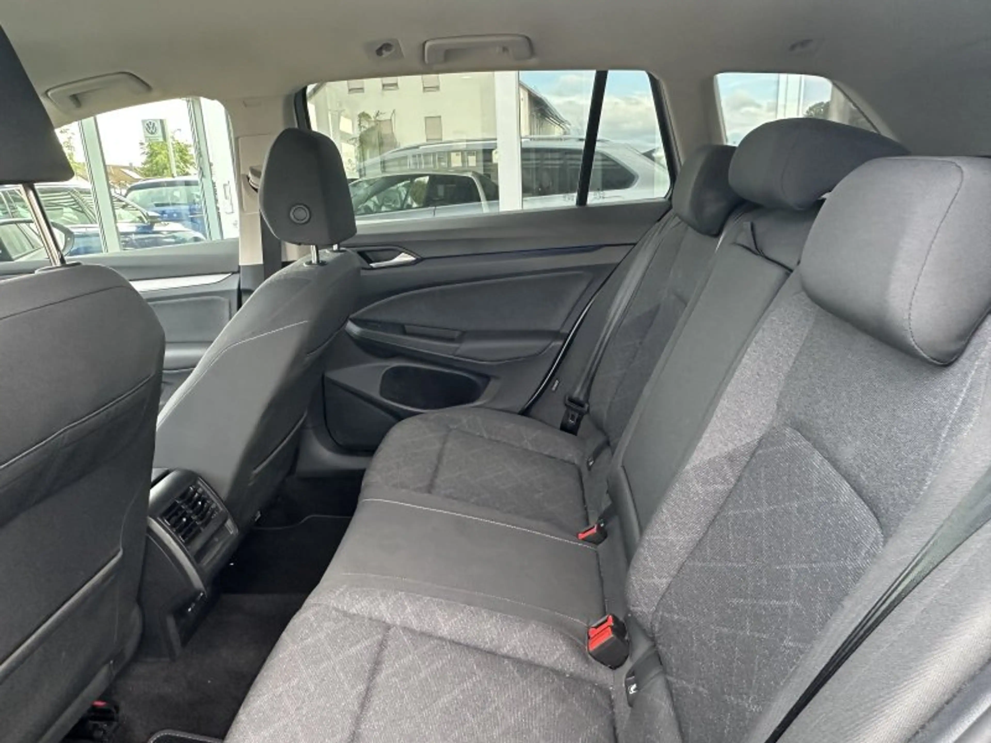 Volkswagen Golf VIII Variant 2.0 TDI Life DSG Navi LED Kamera ACC — photo 10