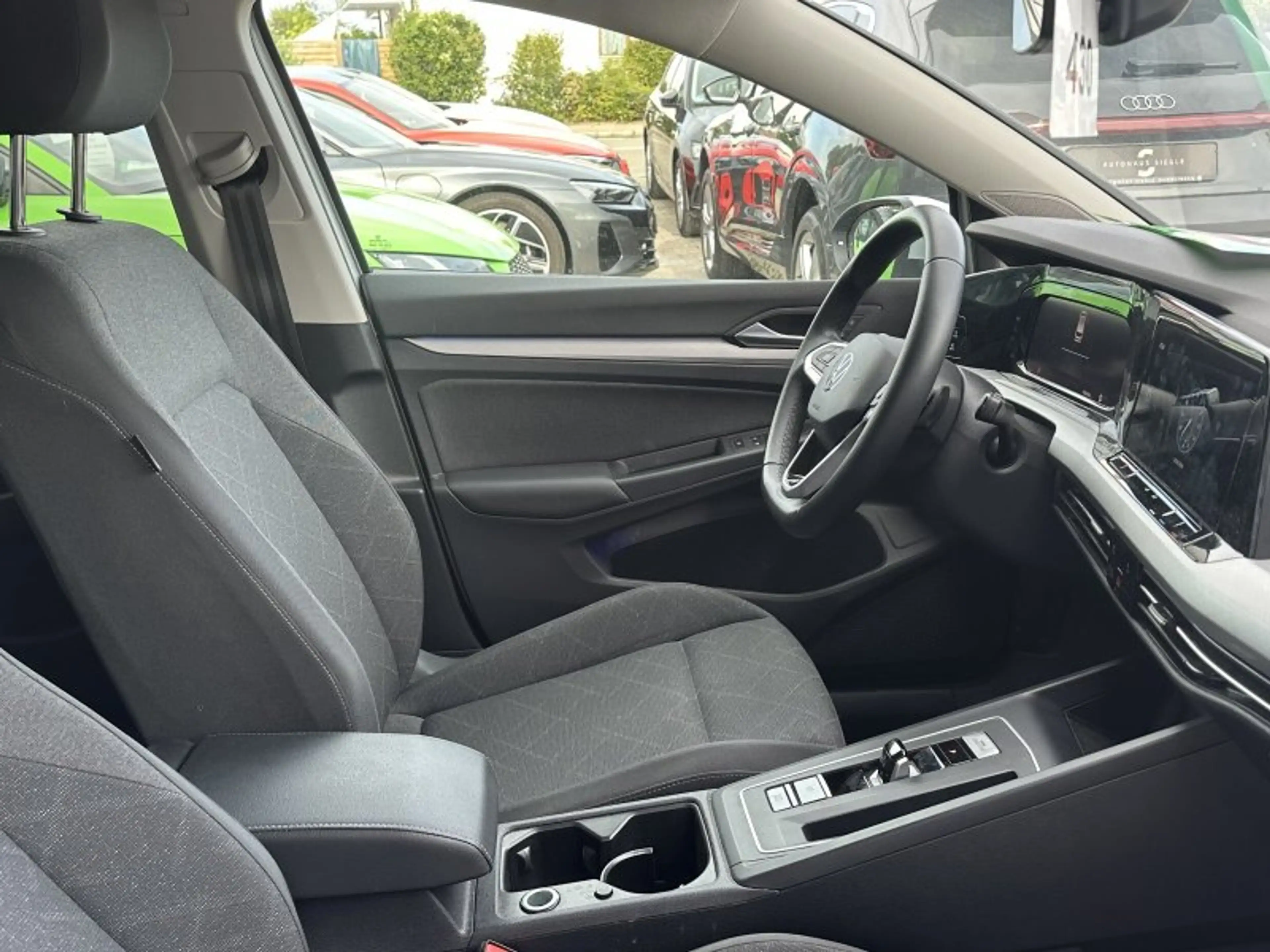 Volkswagen Golf VIII Variant 2.0 TDI Life DSG Navi LED Kamera ACC — photo 12