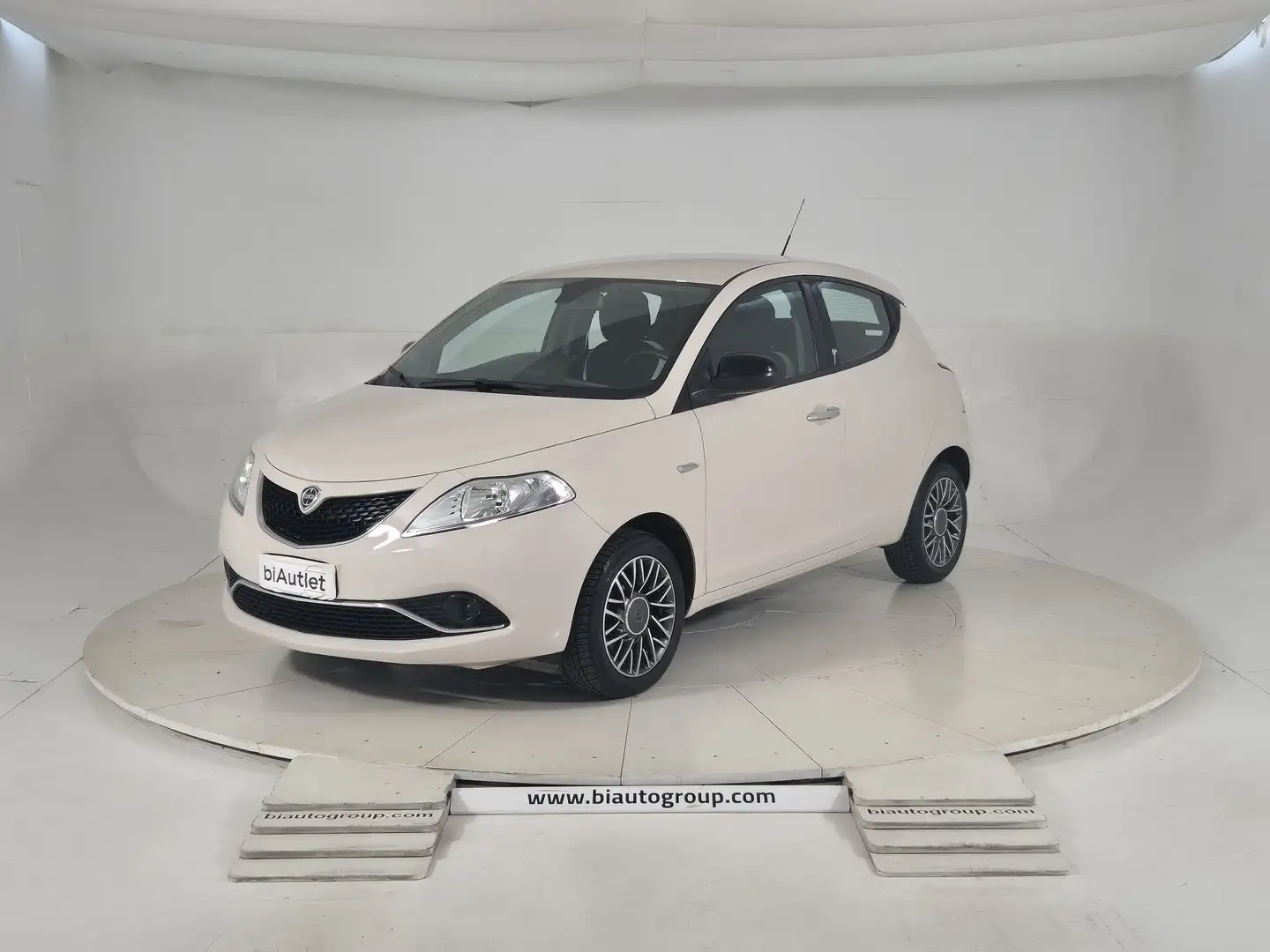Lancia Ypsilon III 2011 Benzina 1.2 8v Platinum 69cv E6 Wit - 1