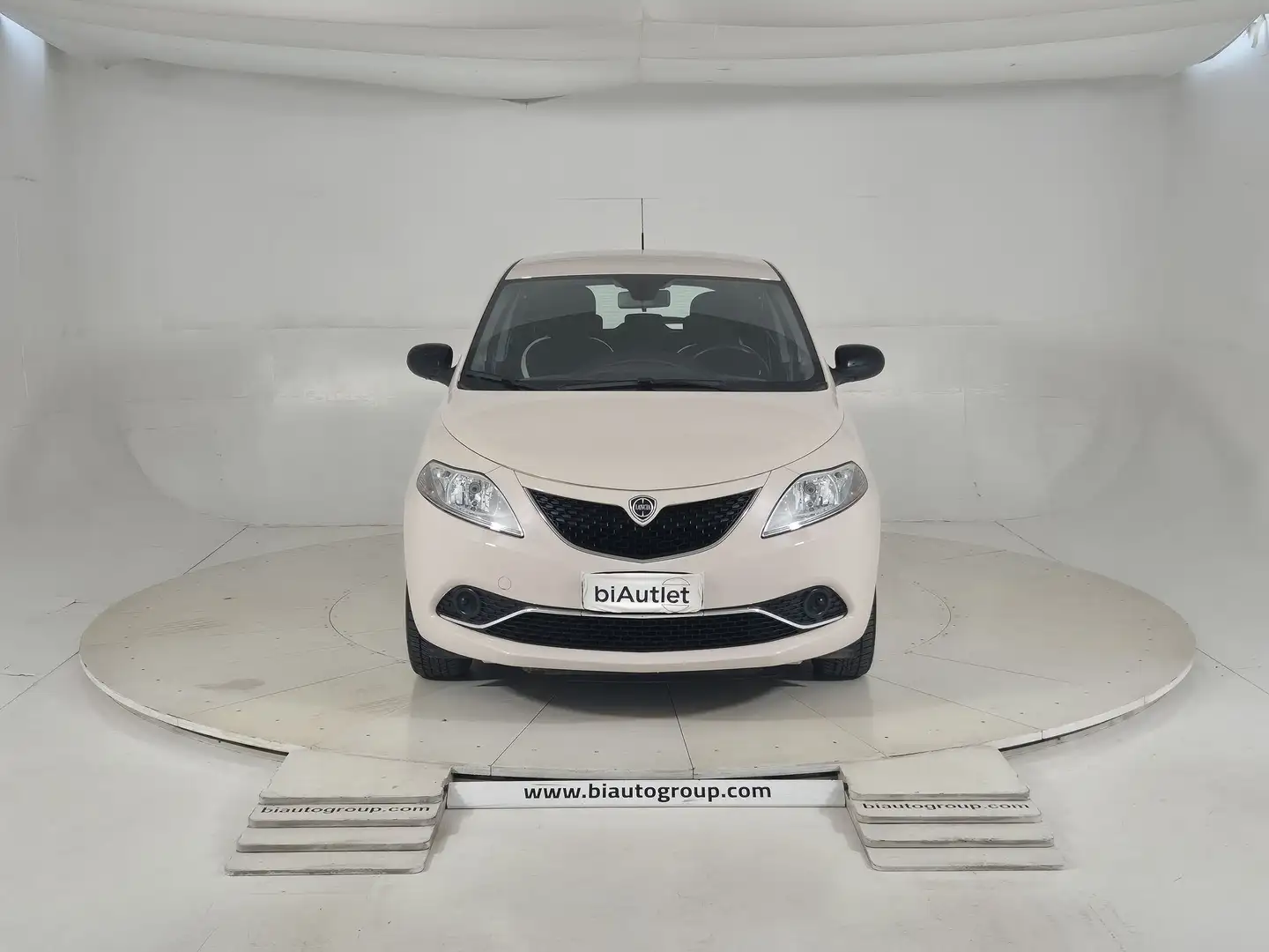 Lancia Ypsilon III 2011 Benzina 1.2 8v Platinum 69cv E6 Wit - 2