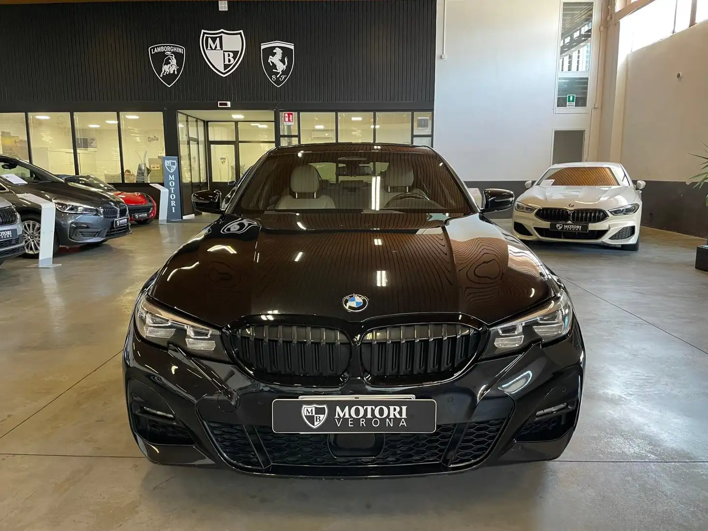 BMW 330 Serie 3 G20 2020 Berlina 330e Msport auto Nero - 2