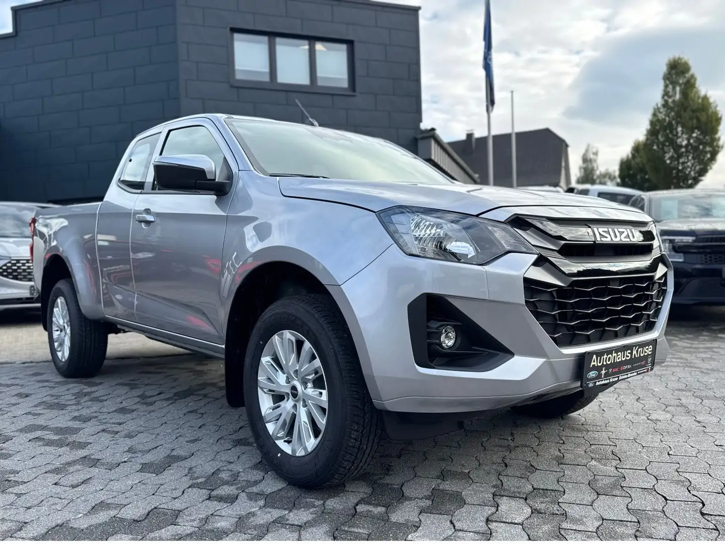 Isuzu D-Max Space Cab 4x4 Aut. LS 120kW Plateado - 2