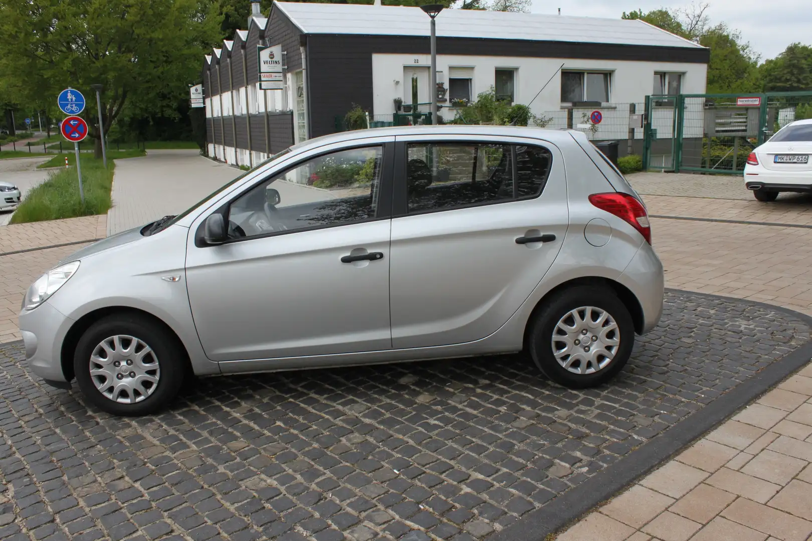 Hyundai i20 1.2 Classic/Klima/1-Hand/60Tkm. Silber - 1