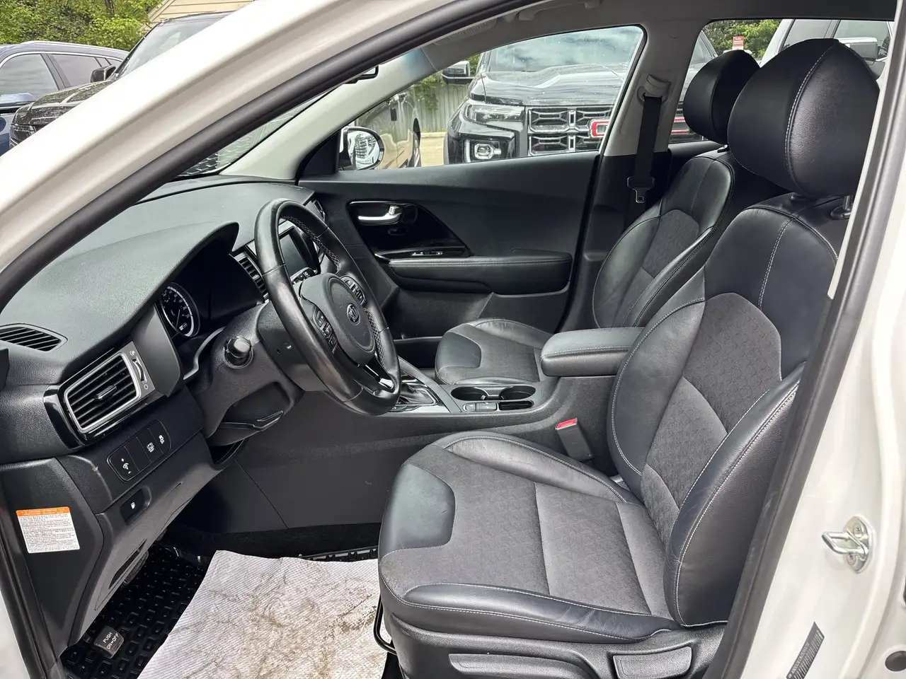 Kia Niro снимка Kia Niro