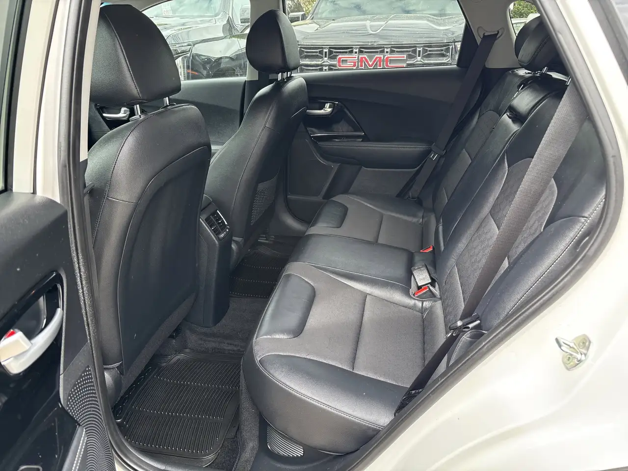 Kia Niro снимка Kia Niro