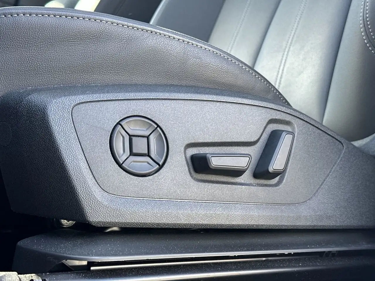 Audi Q6 e-tron снимка Audi Q6 e-tron