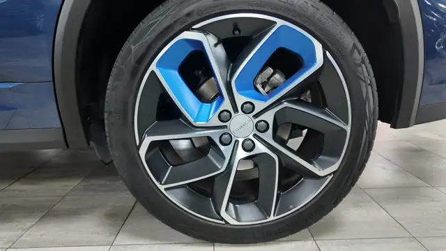 Lynk & Co 01 view 14