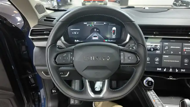 Lynk & Co 01 view 26
