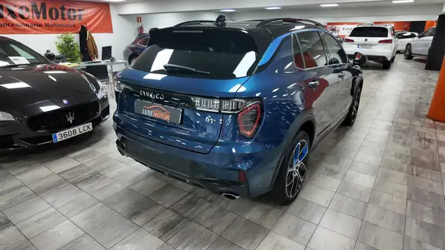Lynk & Co 01 view 6