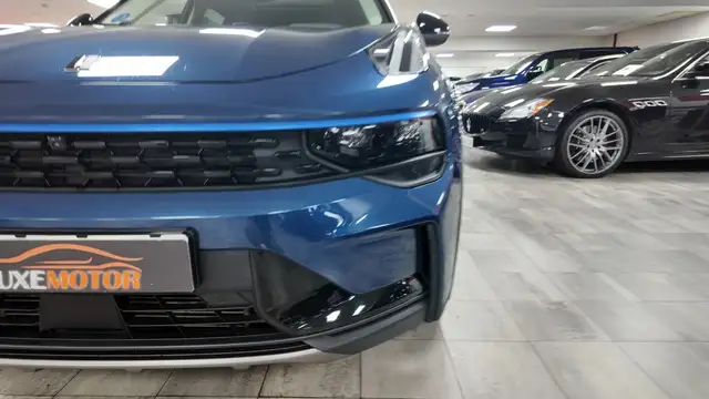 Lynk & Co 01 view 9