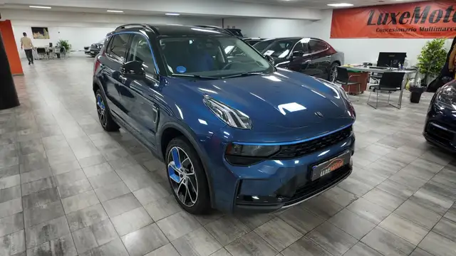 Lynk & Co 01 view 8