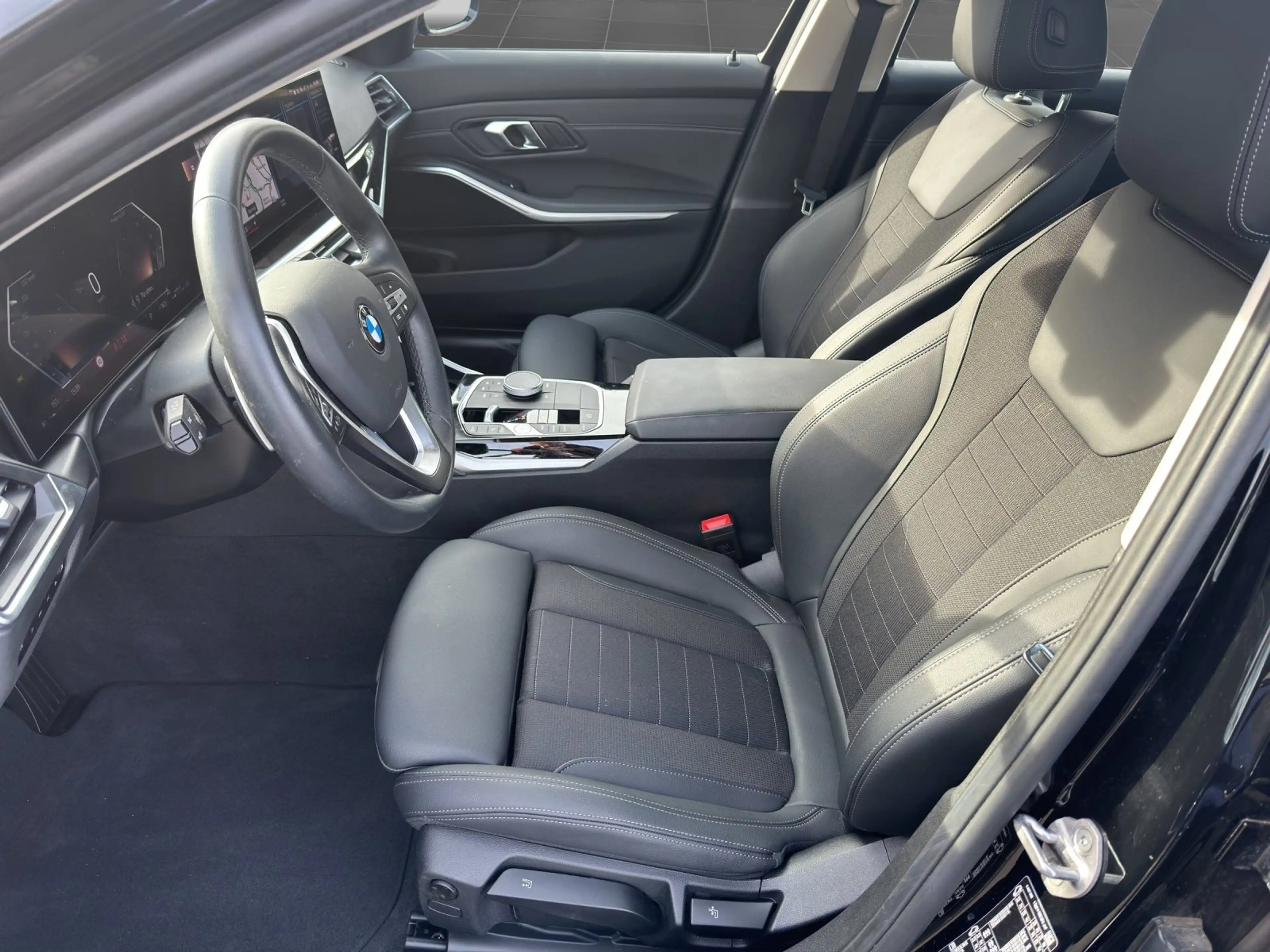 BMW 318 i Touring*LCProf*HUD *KAMERA*ACC* — photo 11
