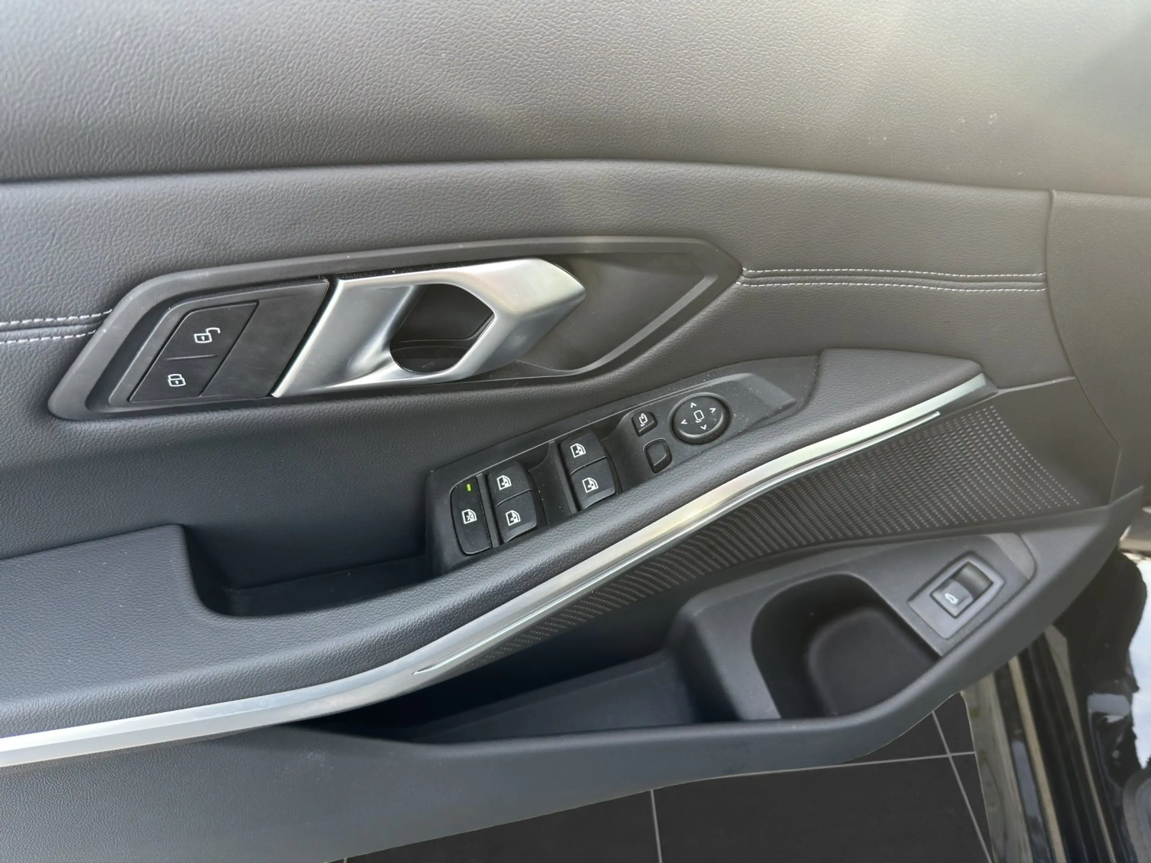 BMW 318 i Touring*LCProf*HUD *KAMERA*ACC* — photo 10