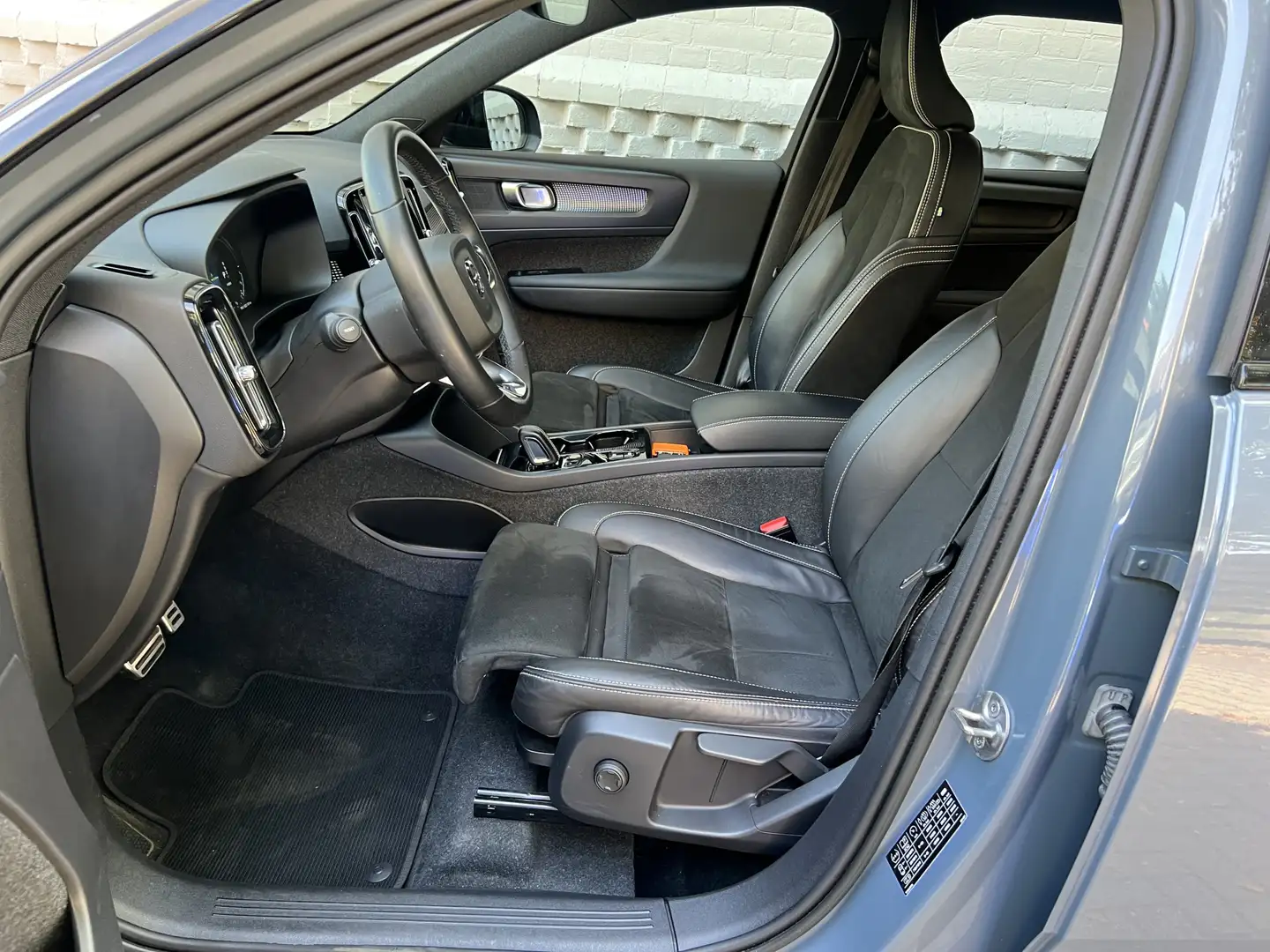 Volvo XC40 1.5 T5 Recharge R-Design Navigatie Carplay Gris - 2
