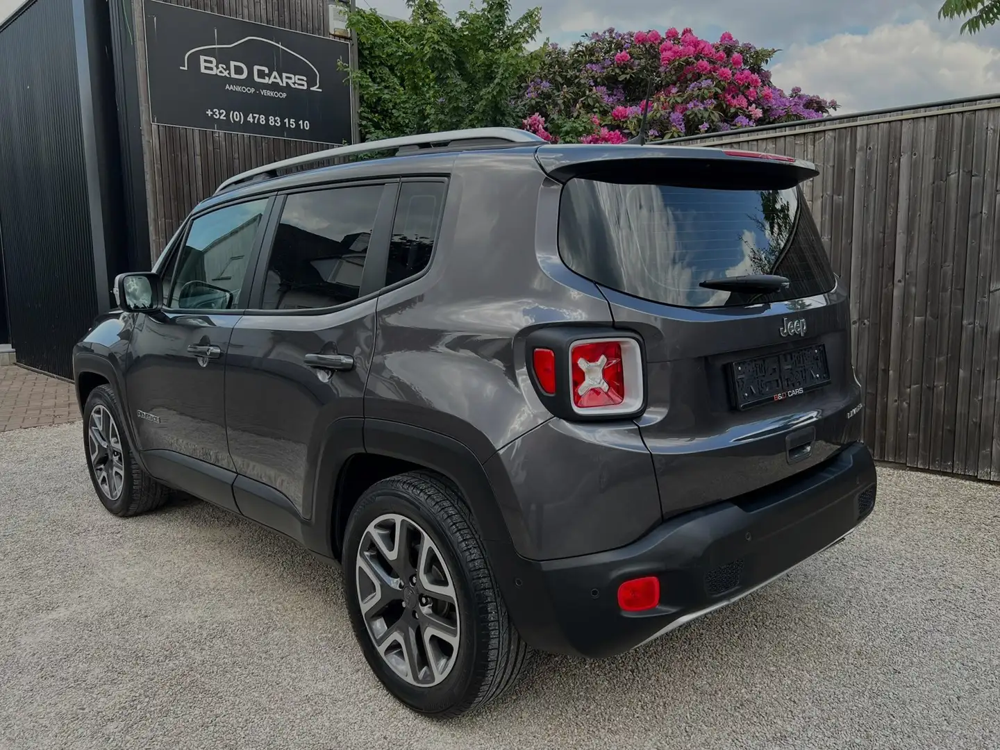 Jeep Renegade 1.4 Turbo 4x2 Limited DDCT Grijs - 2