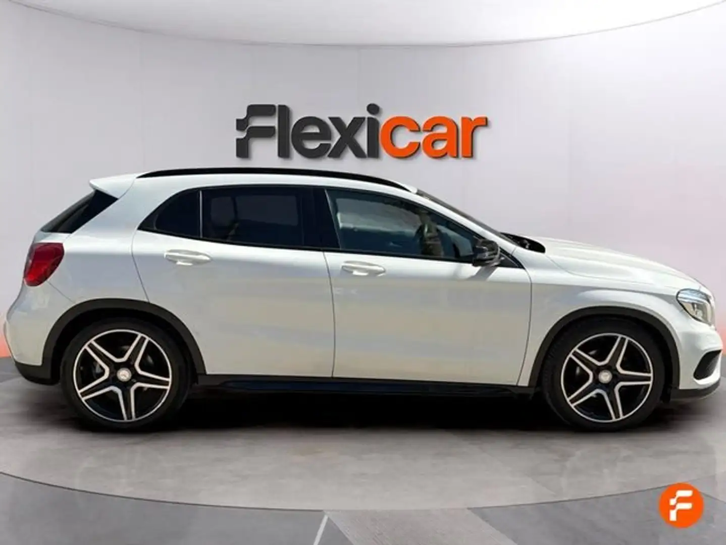 Mercedes-Benz GLA 200 AMG Line 7G-DCT Blanco - 2