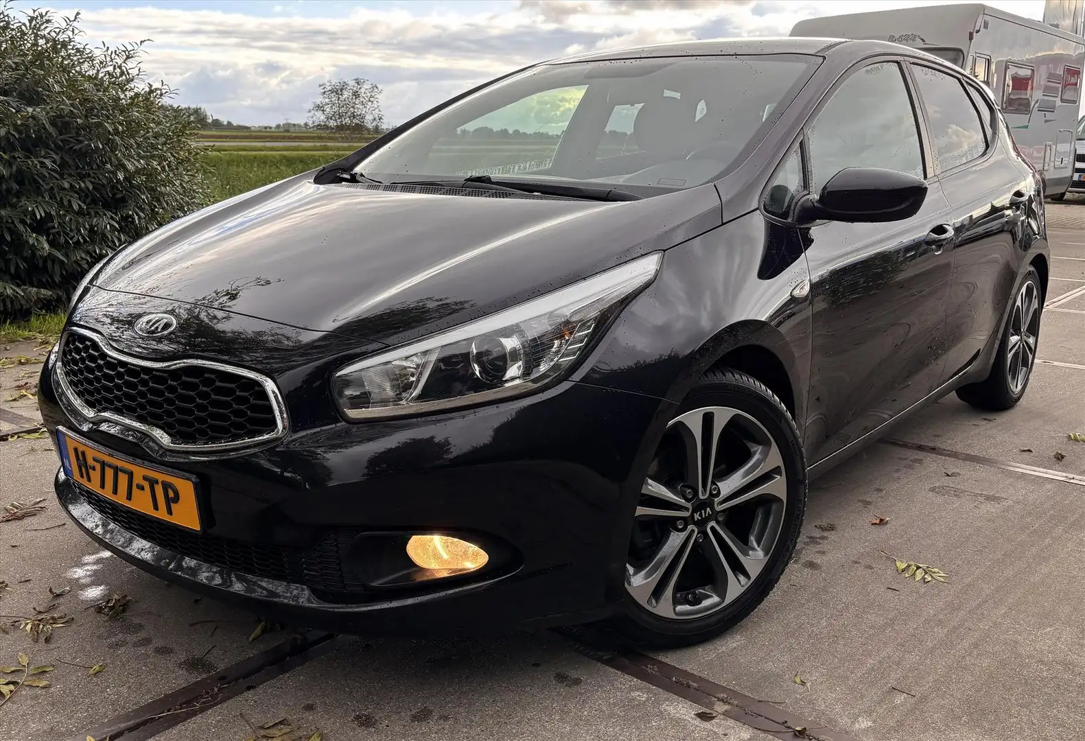 Kia Ceed / cee'd Cee D 1.4 CVVT 105PK Comfort Pack Zwart - 1