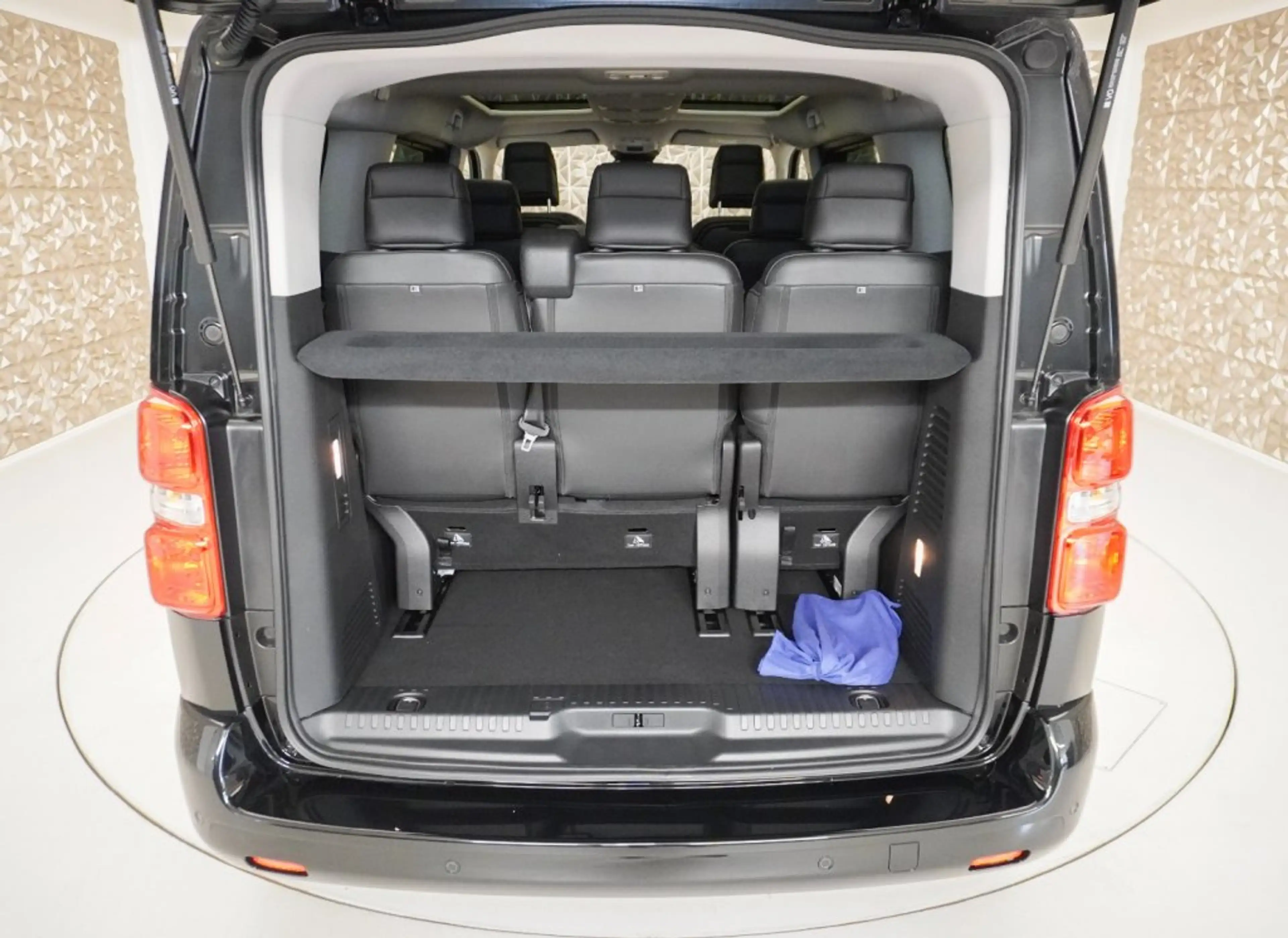 Peugeot Traveller PREMIUM L2 BHDI 180 EAT8 — photo 8