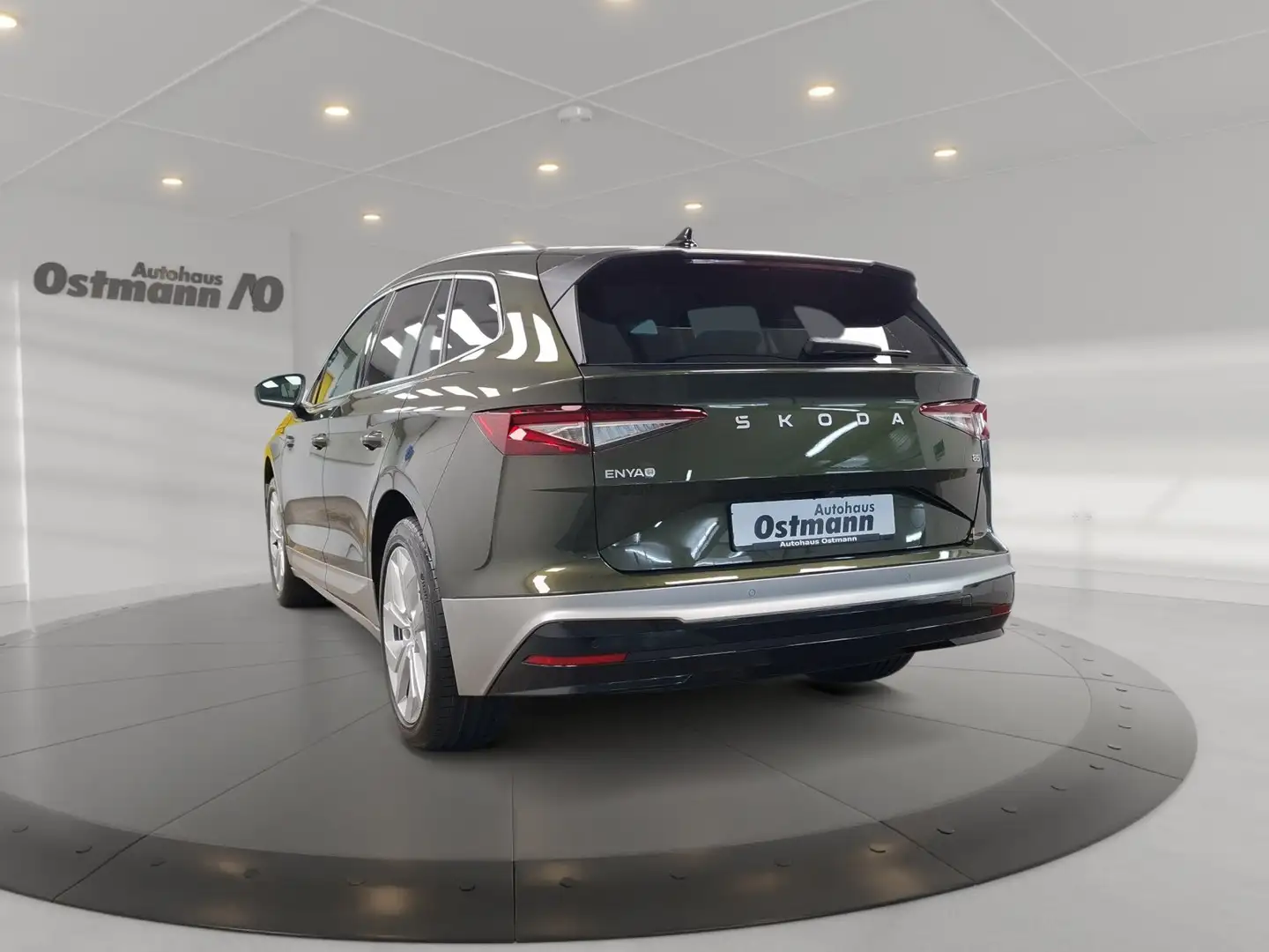 Skoda Enyaq iV85 PLUS 285PS Suite ACC AHK Leder Matrix Grün - 2