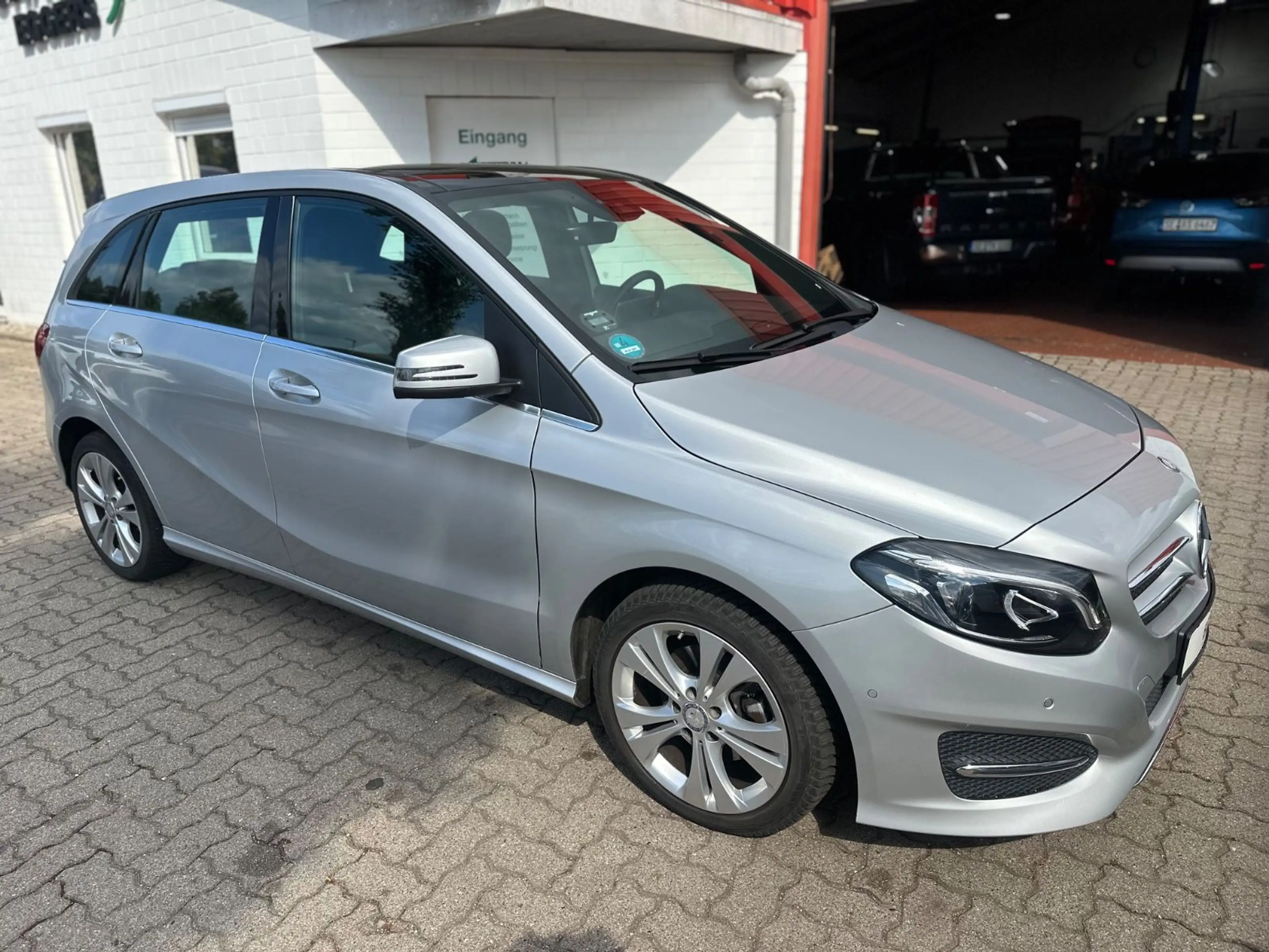 Mercedes-Benz B 220 CDI / d/PANO/NAVI/SHZ/TEMP/PDC/GJR/LMF — photo 4