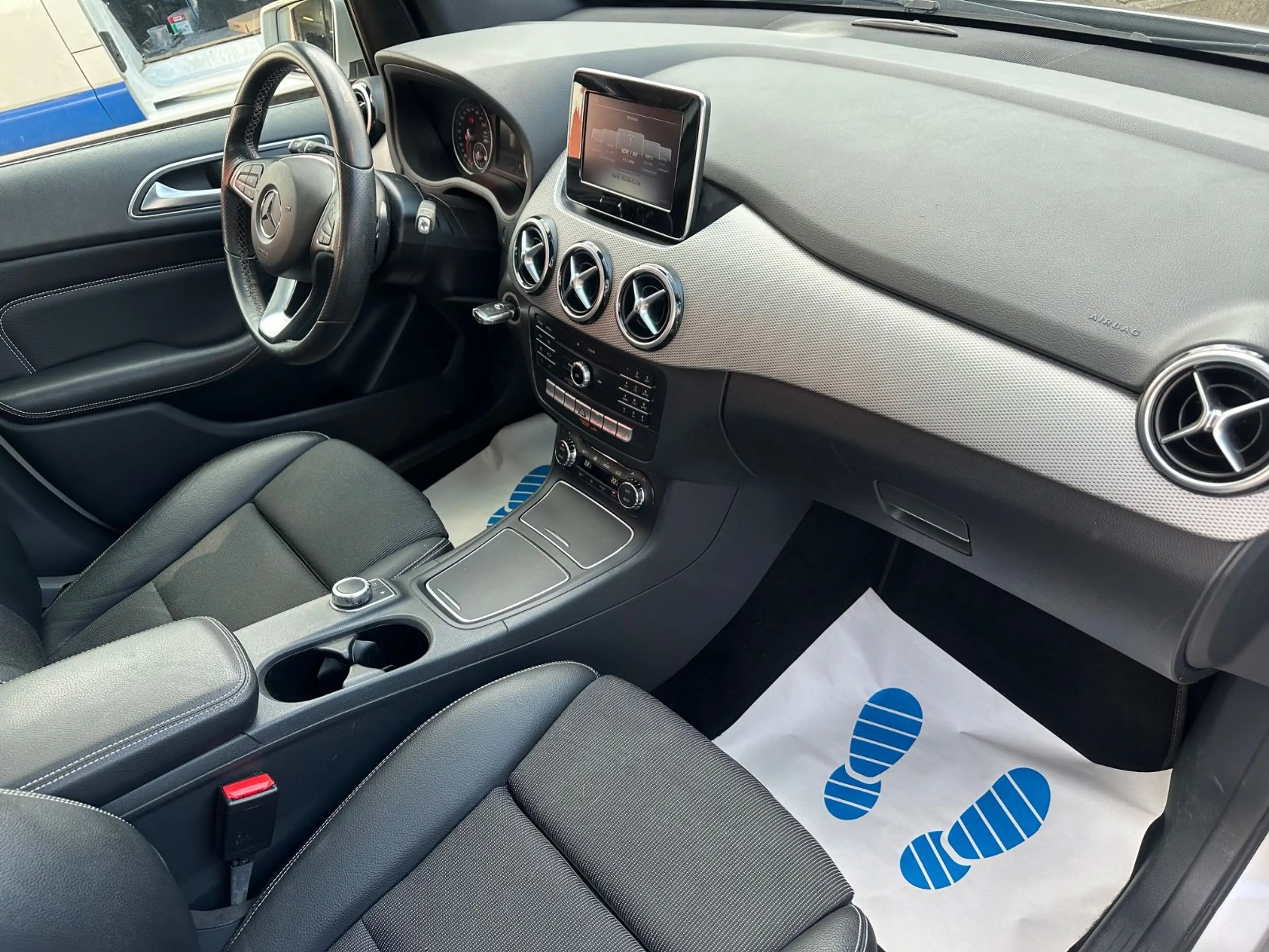 Mercedes-Benz B 220 CDI / d/PANO/NAVI/SHZ/TEMP/PDC/GJR/LMF — photo 12