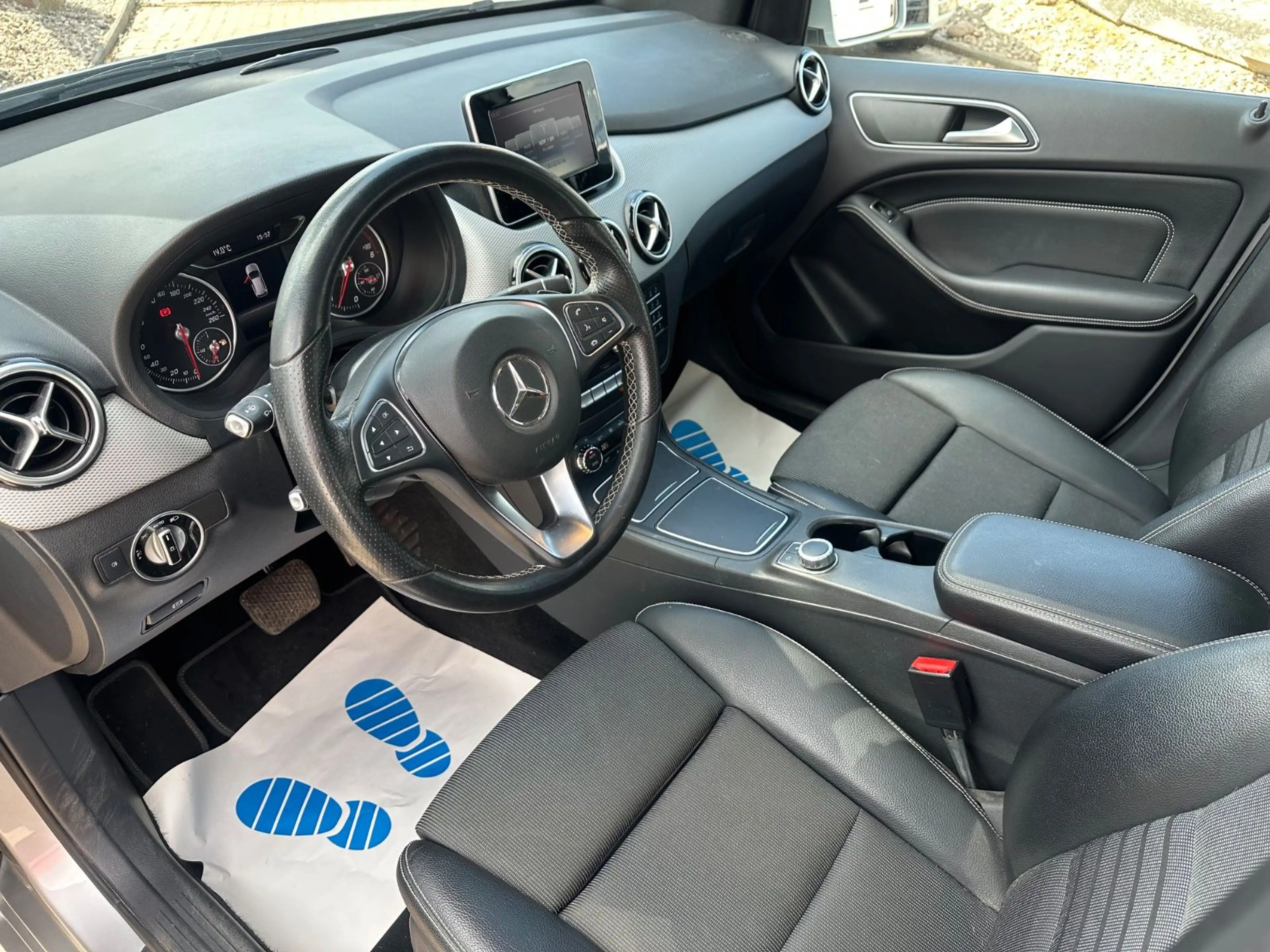 Mercedes-Benz B 220 CDI / d/PANO/NAVI/SHZ/TEMP/PDC/GJR/LMF — photo 9