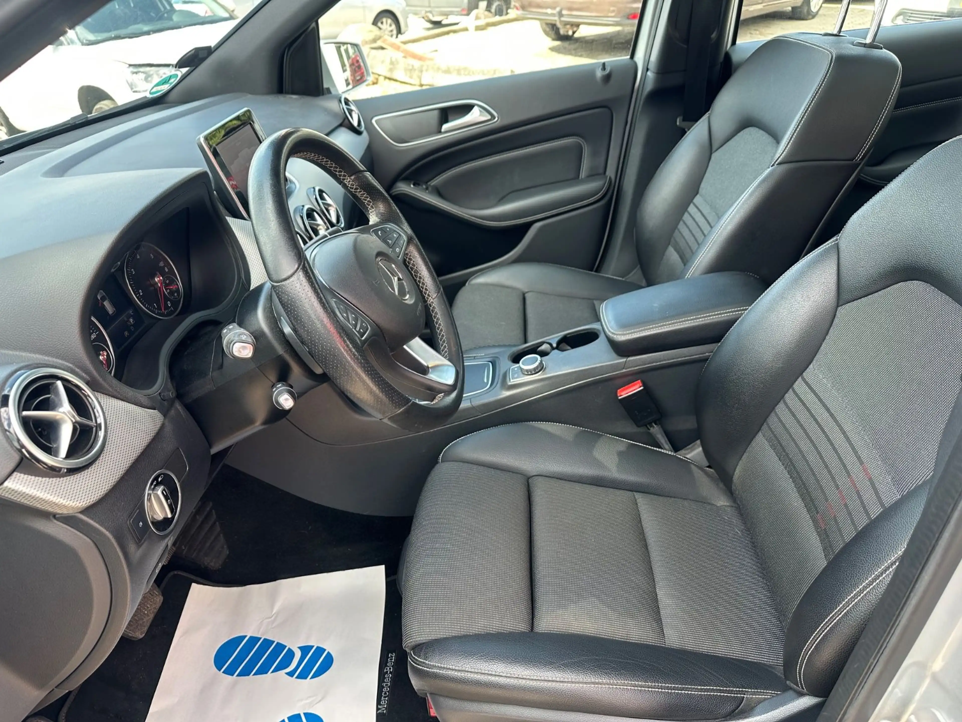 Mercedes-Benz B 220 CDI / d/PANO/NAVI/SHZ/TEMP/PDC/GJR/LMF — photo 10