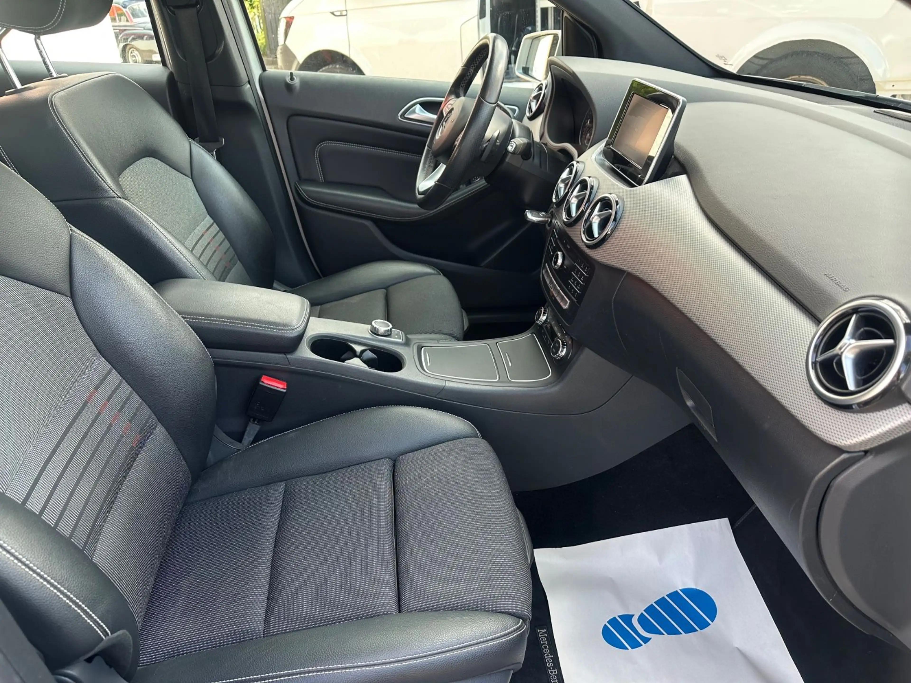 Mercedes-Benz B 220 CDI / d/PANO/NAVI/SHZ/TEMP/PDC/GJR/LMF — photo 13