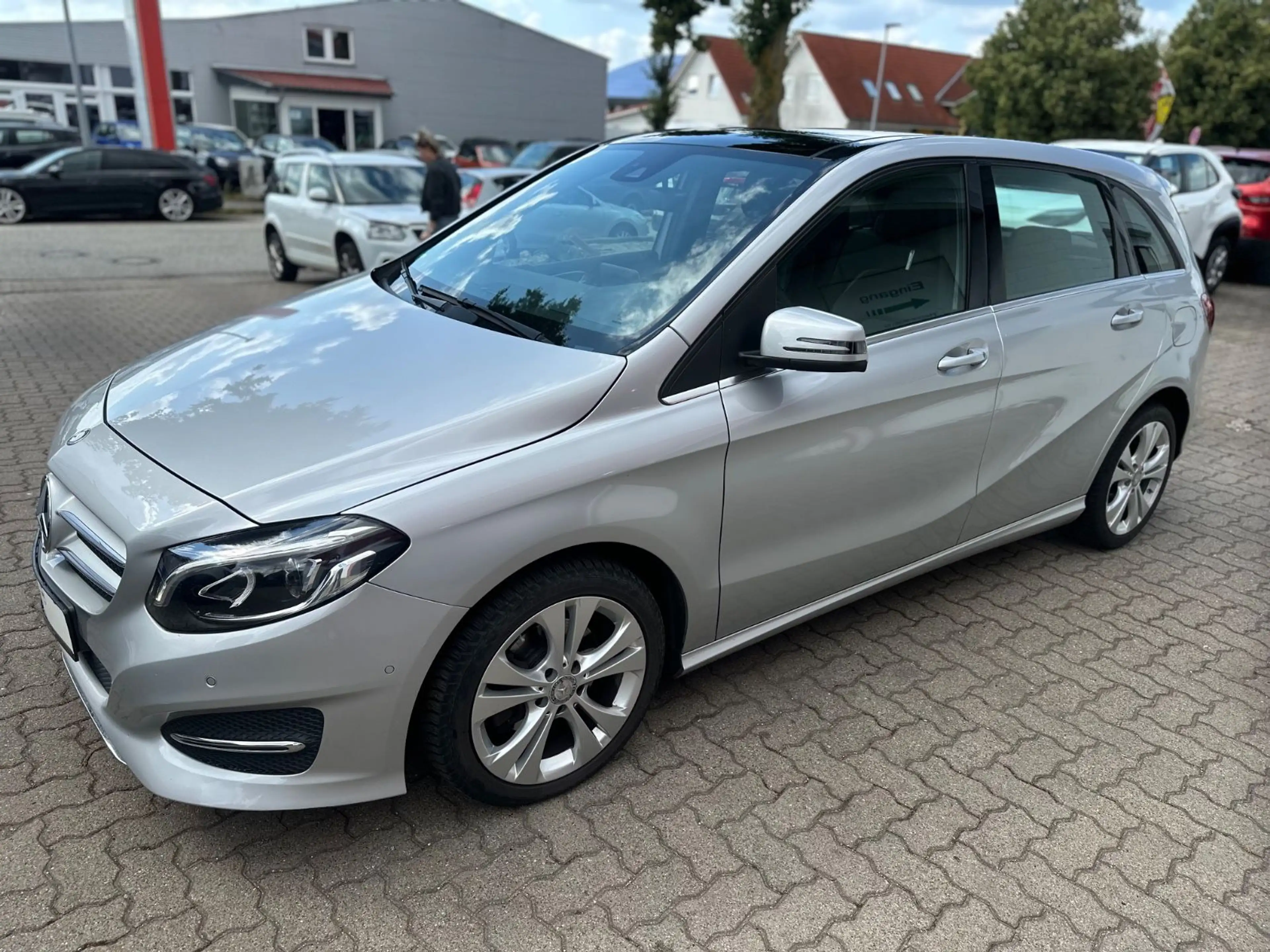 Mercedes-Benz B 220 CDI / d/PANO/NAVI/SHZ/TEMP/PDC/GJR/LMF — photo 2