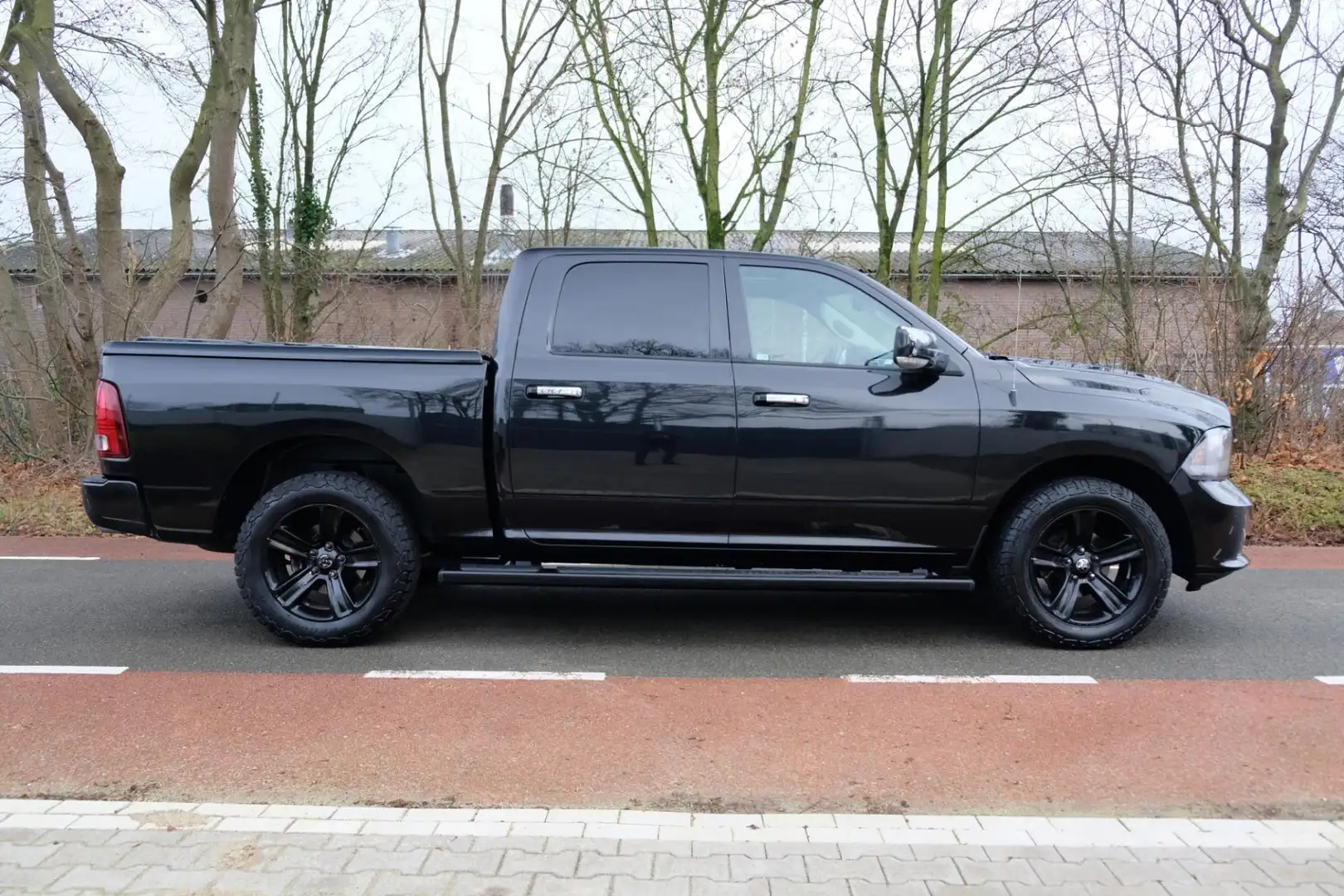 Dodge RAM 1500 5.7 V8 4x4 Crew Cab 5'7 Sport Black Edition s Zwart - 2