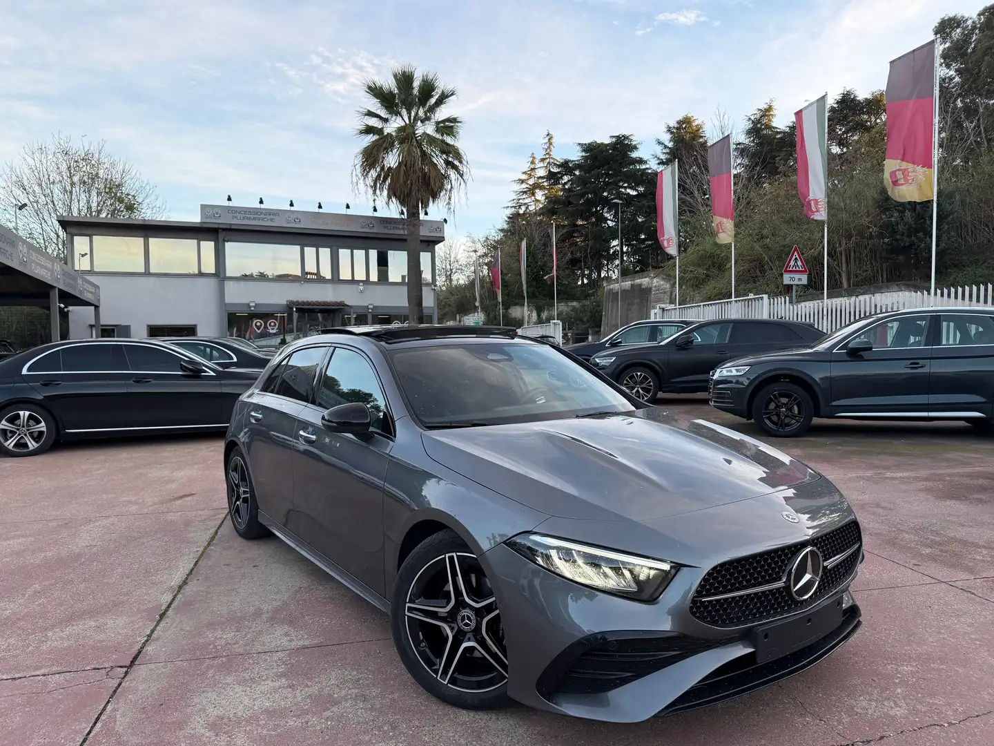Mercedes-Benz A 180 A 180 AMG Premium Night edition Plus auto Grigio - 1