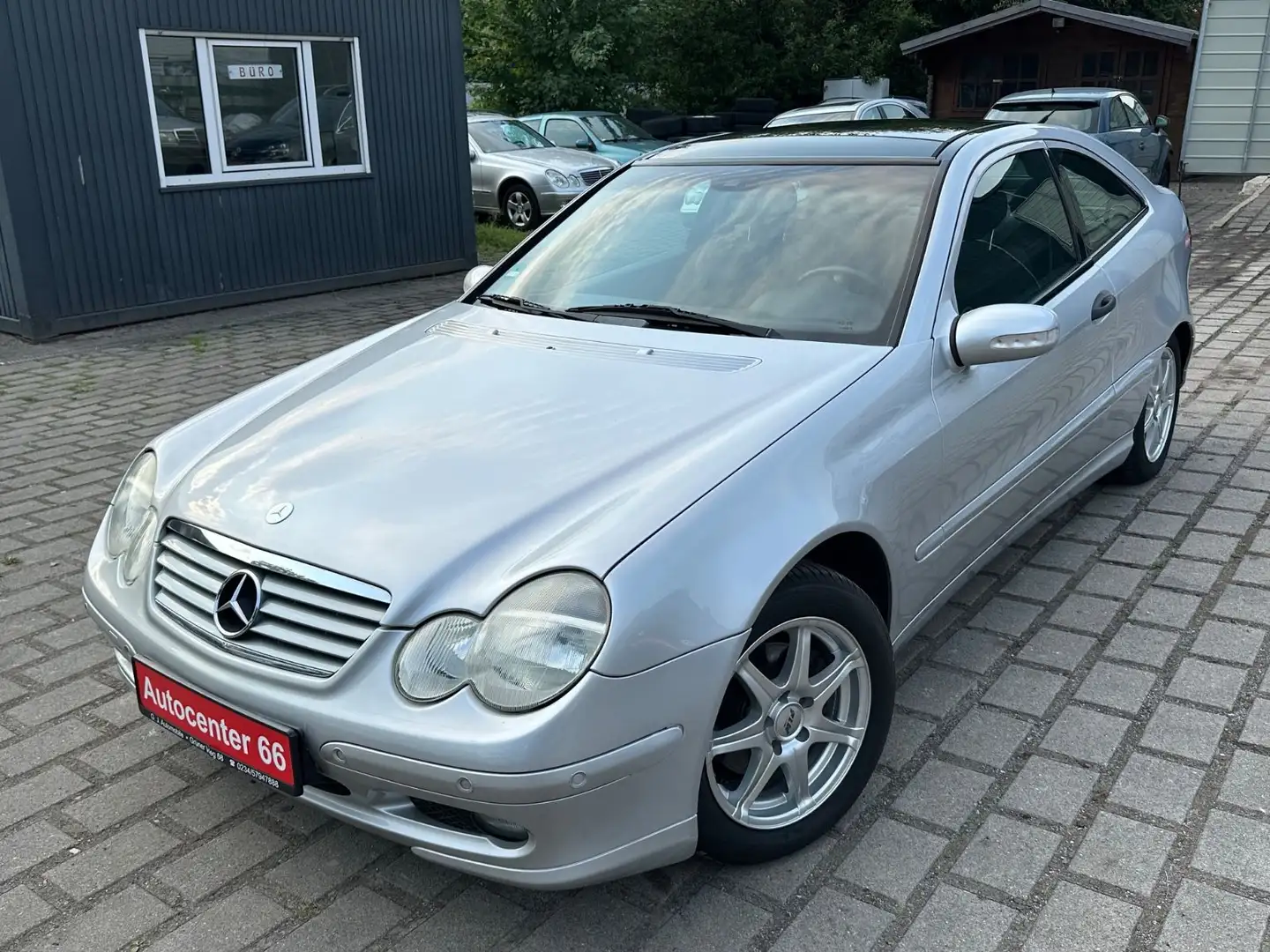 Mercedes-Benz C 180 Sportcoupe Aut*PANO*NAVI*PDC*TÜV NEU*TEMPO Argent - 1