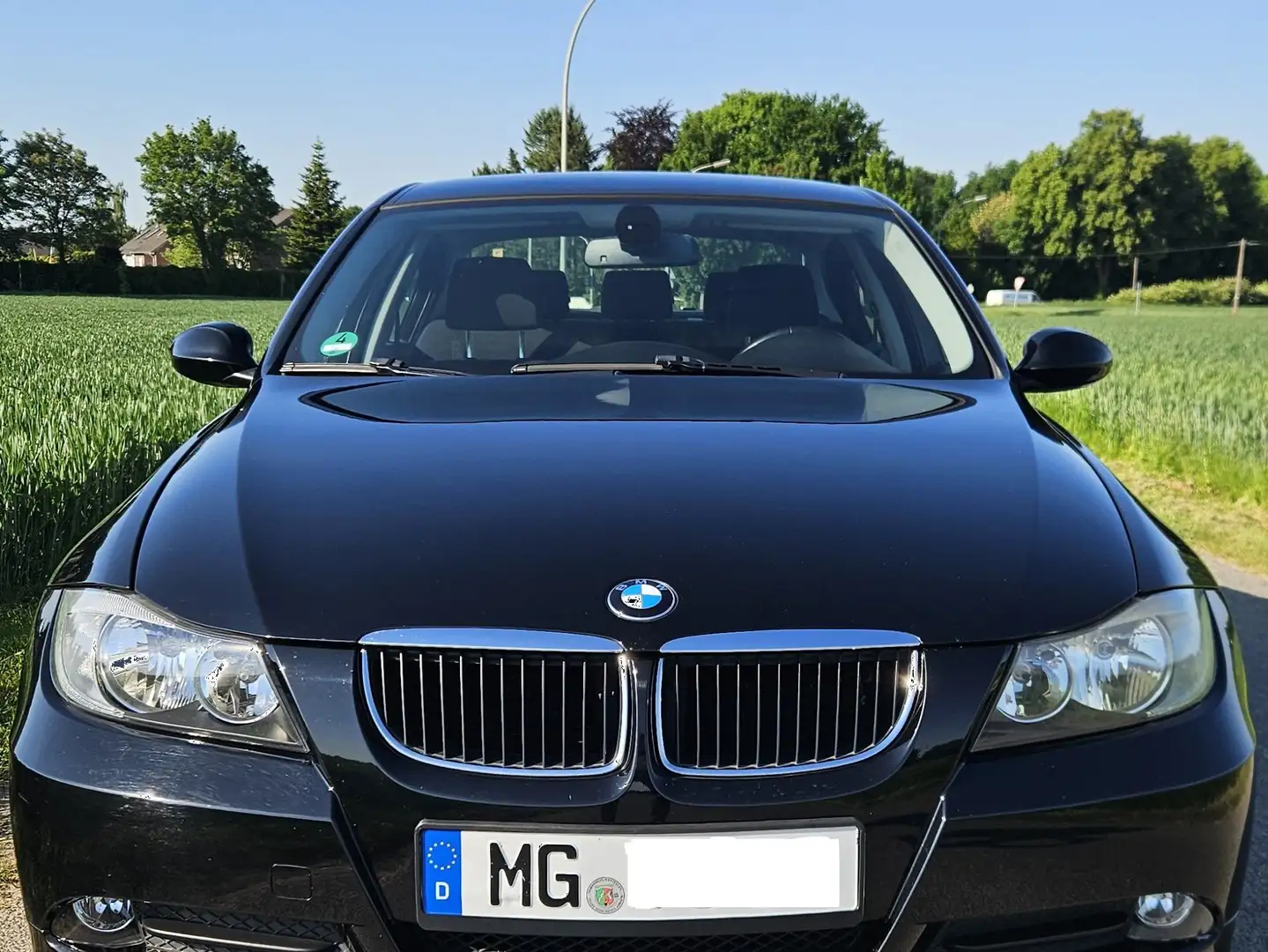 BMW 318 E90 Černá - 2