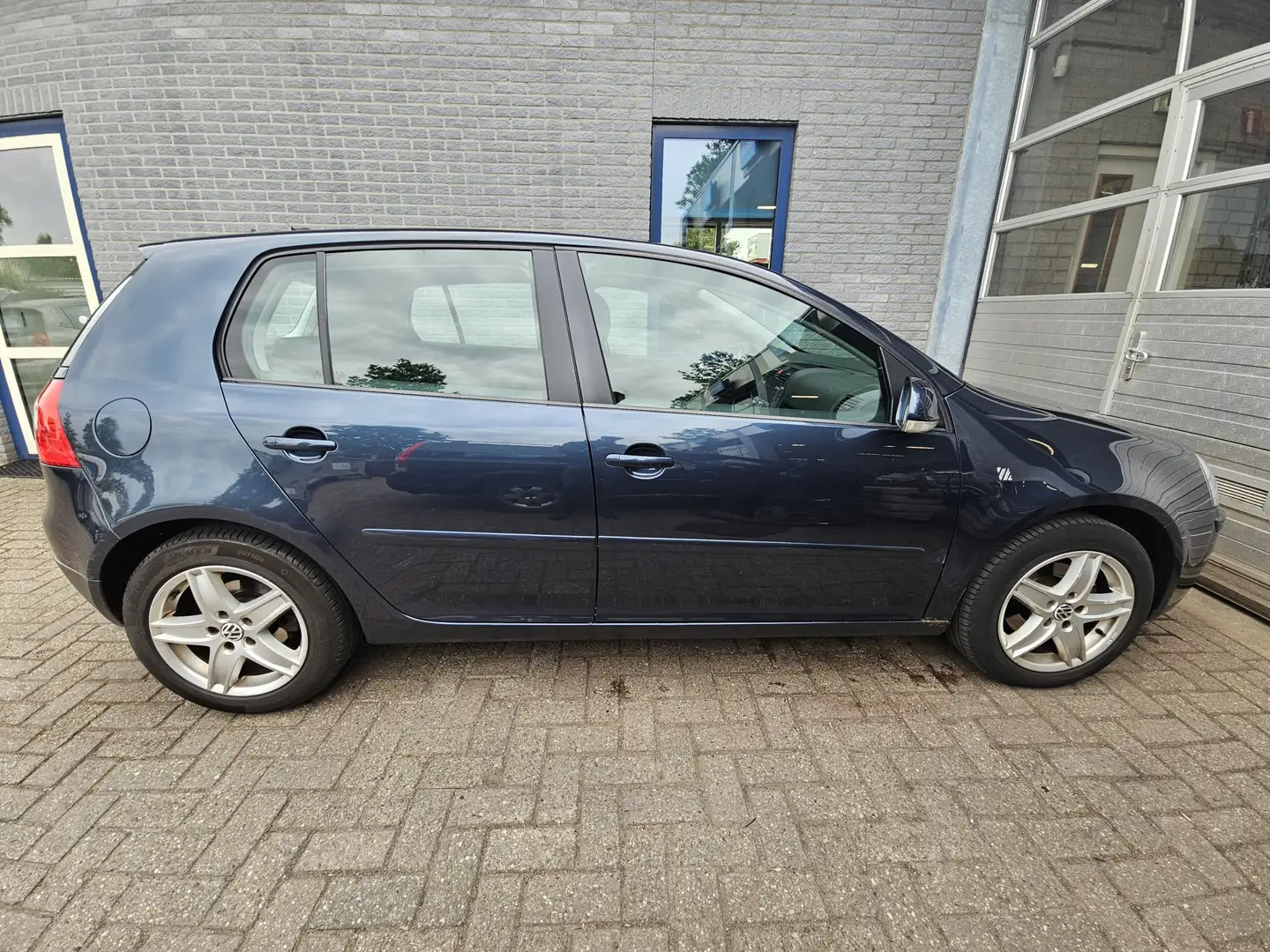 Volkswagen Golf 1.6 FSI Trendline Albastru - 2