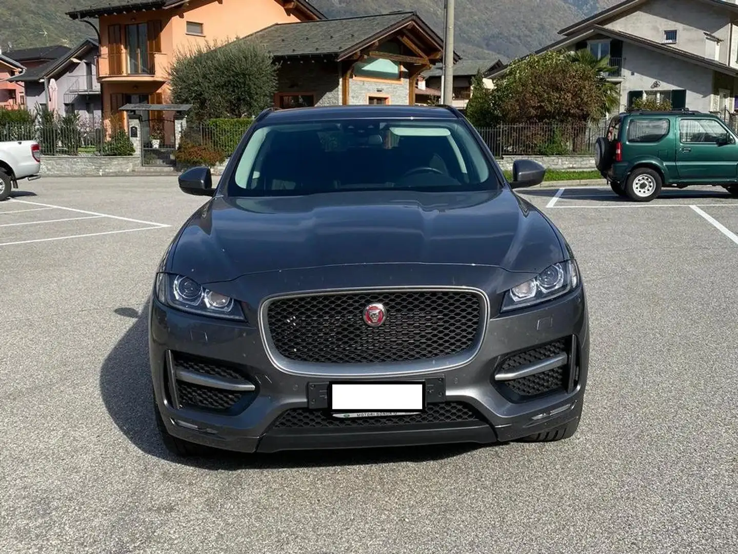 Jaguar F-Pace F-Pace 2015 2.0d i4 R-Sport awd 180cv auto my18 Grigio - 2