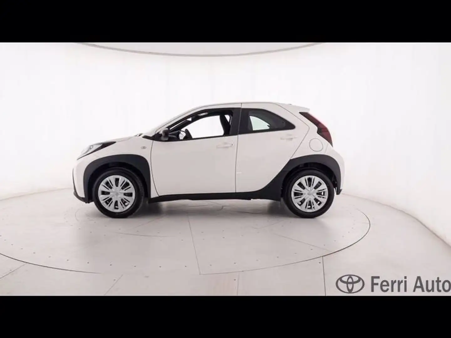 Toyota Aygo X 1.0 active 72cv Bianco - 2