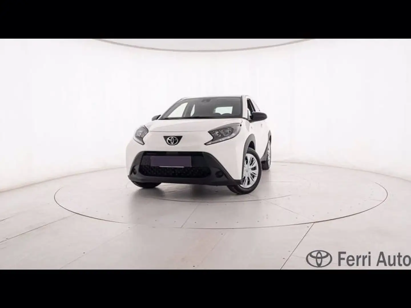 Toyota Aygo X 1.0 active 72cv Bianco - 1