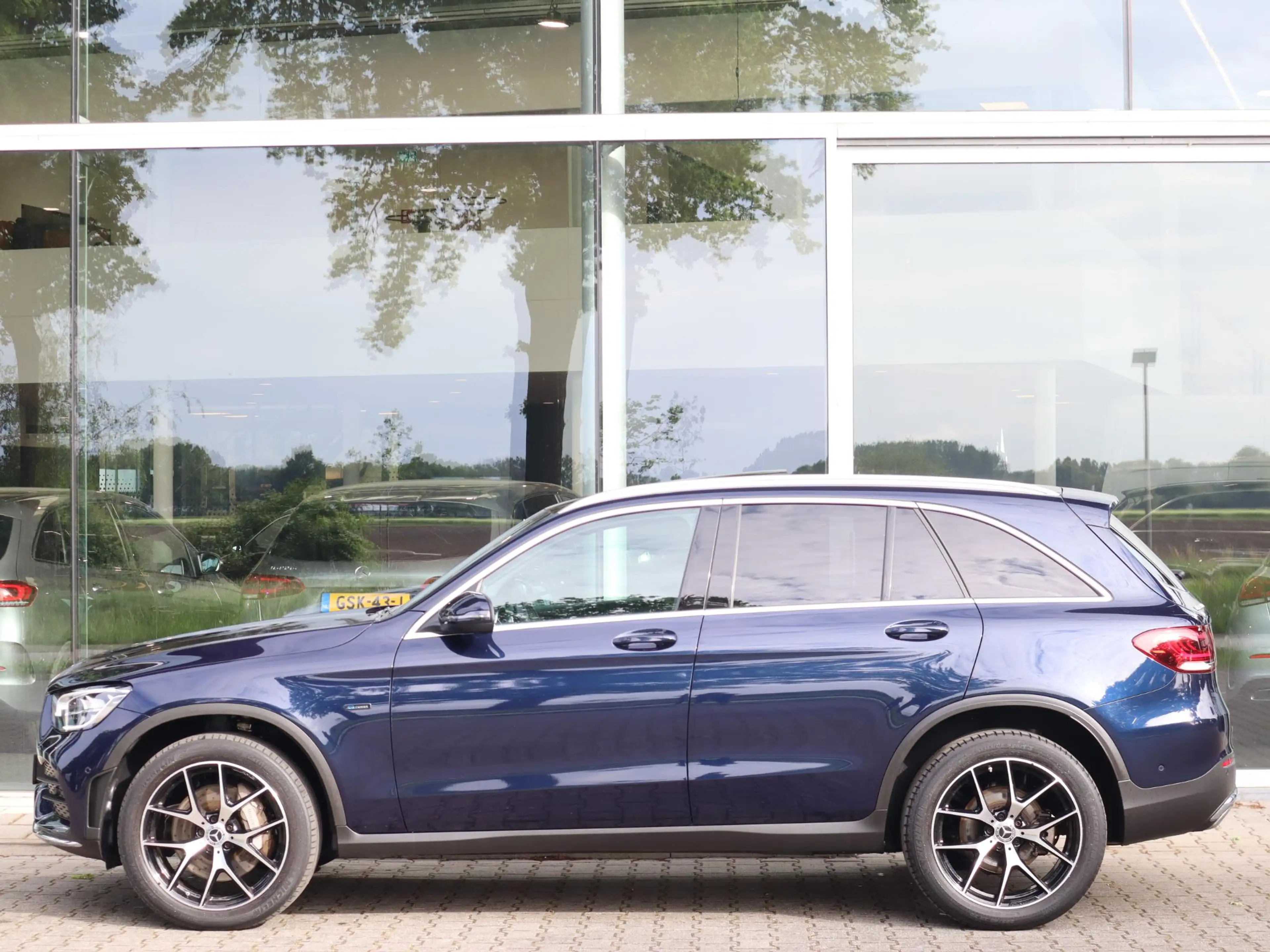 Mercedes-Benz GLC 300 300e 4MATIC Premium Plus l Trekhaak l Panoramadak — photo 4