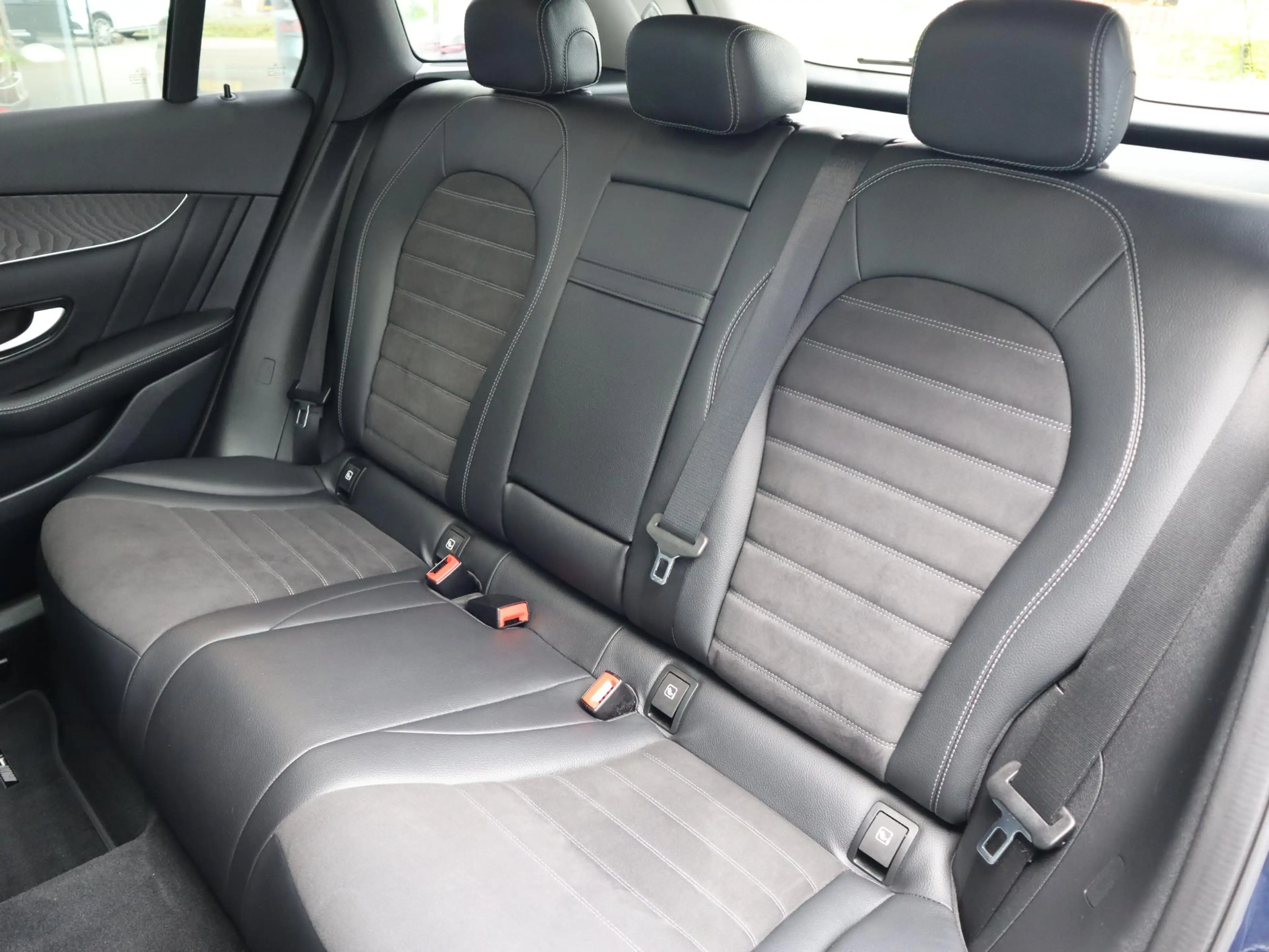 Mercedes-Benz GLC 300 300e 4MATIC Premium Plus l Trekhaak l Panoramadak — photo 13