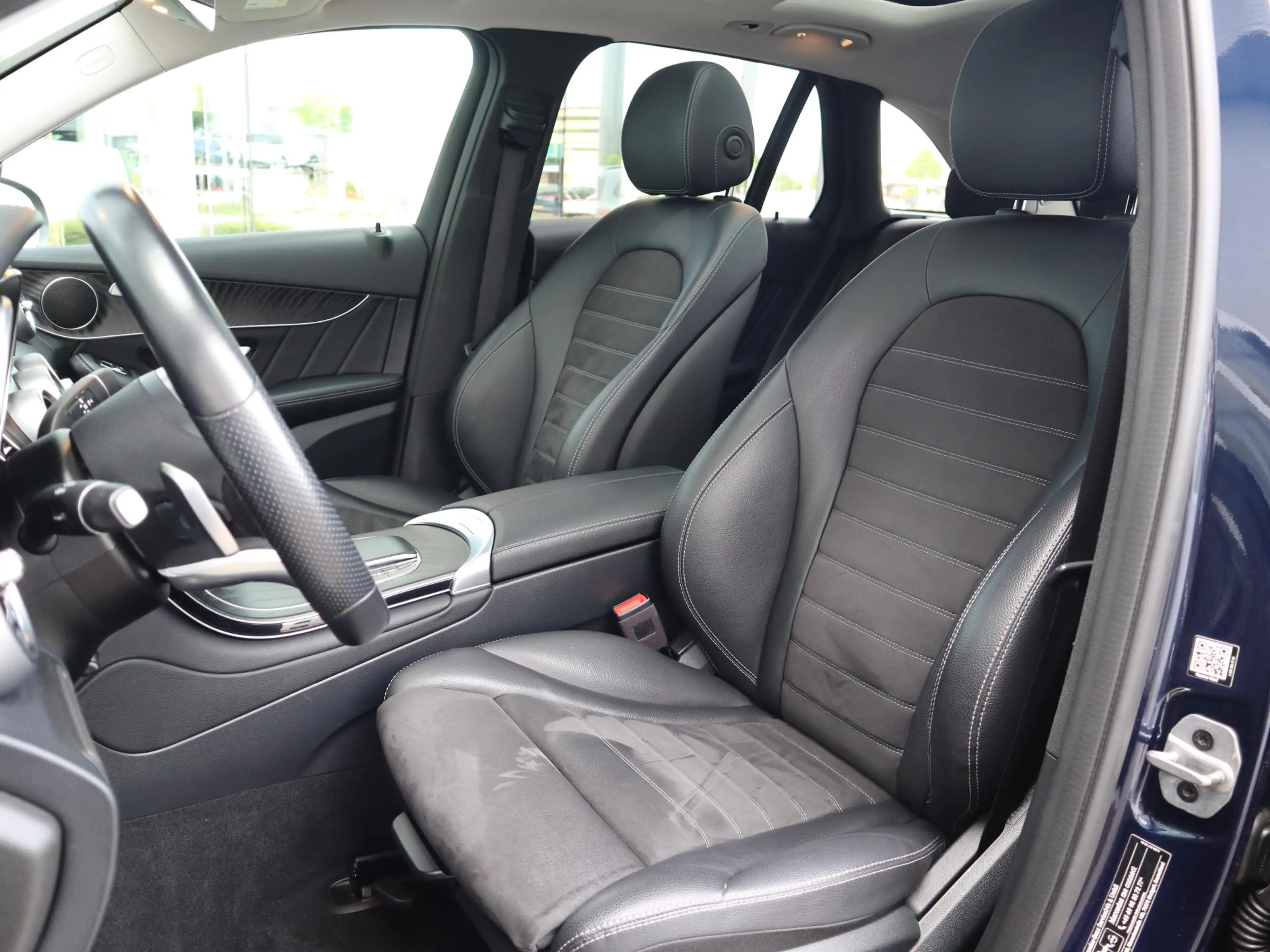 Mercedes-Benz GLC 300 300e 4MATIC Premium Plus l Trekhaak l Panoramadak — photo 14