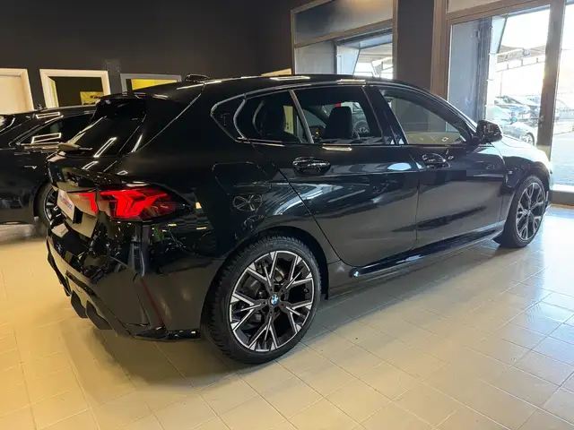 BMW 1 Series view 6