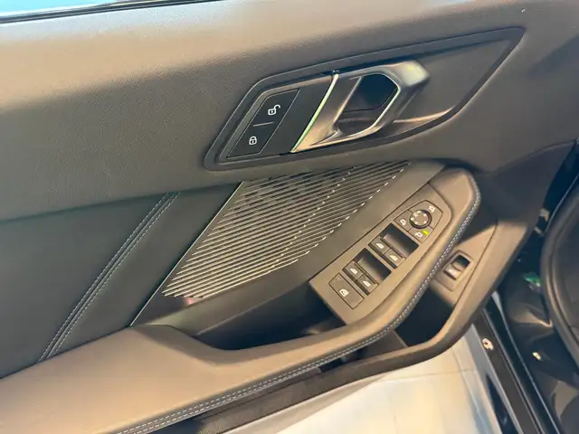 BMW 1 Series view 14