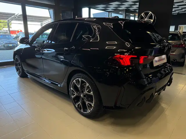 BMW 1 Series view 4