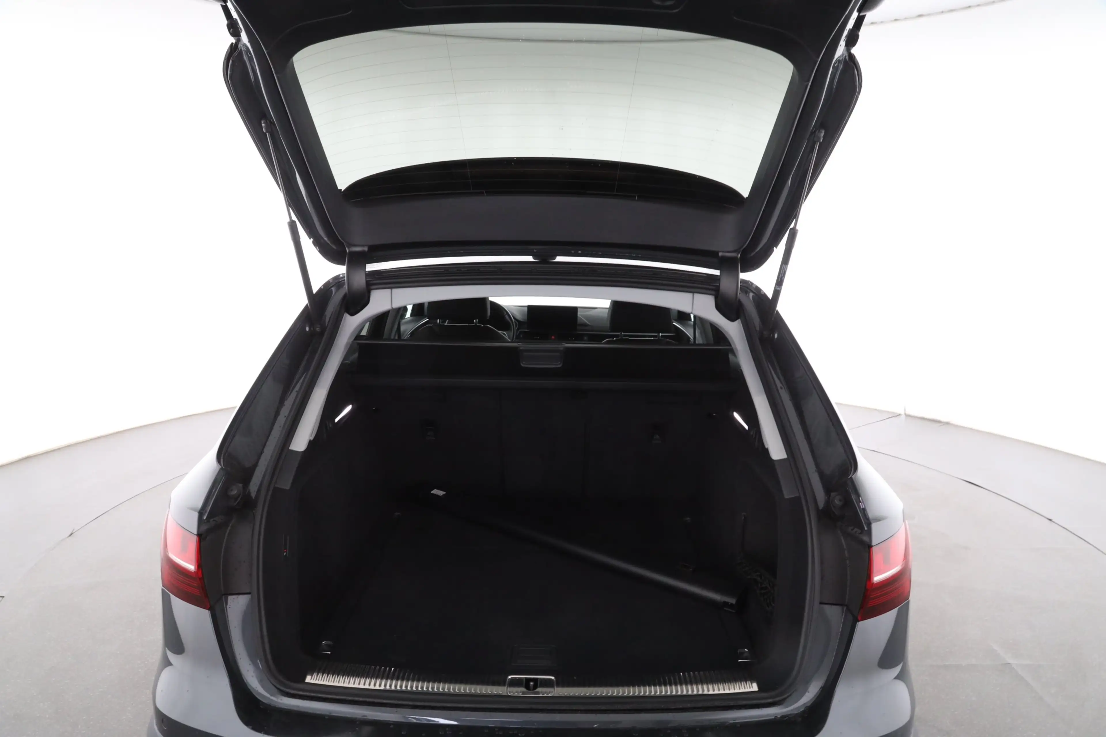 Audi A4 allroad 45 TFSI quattro S tronic | AHK | LED — photo 10