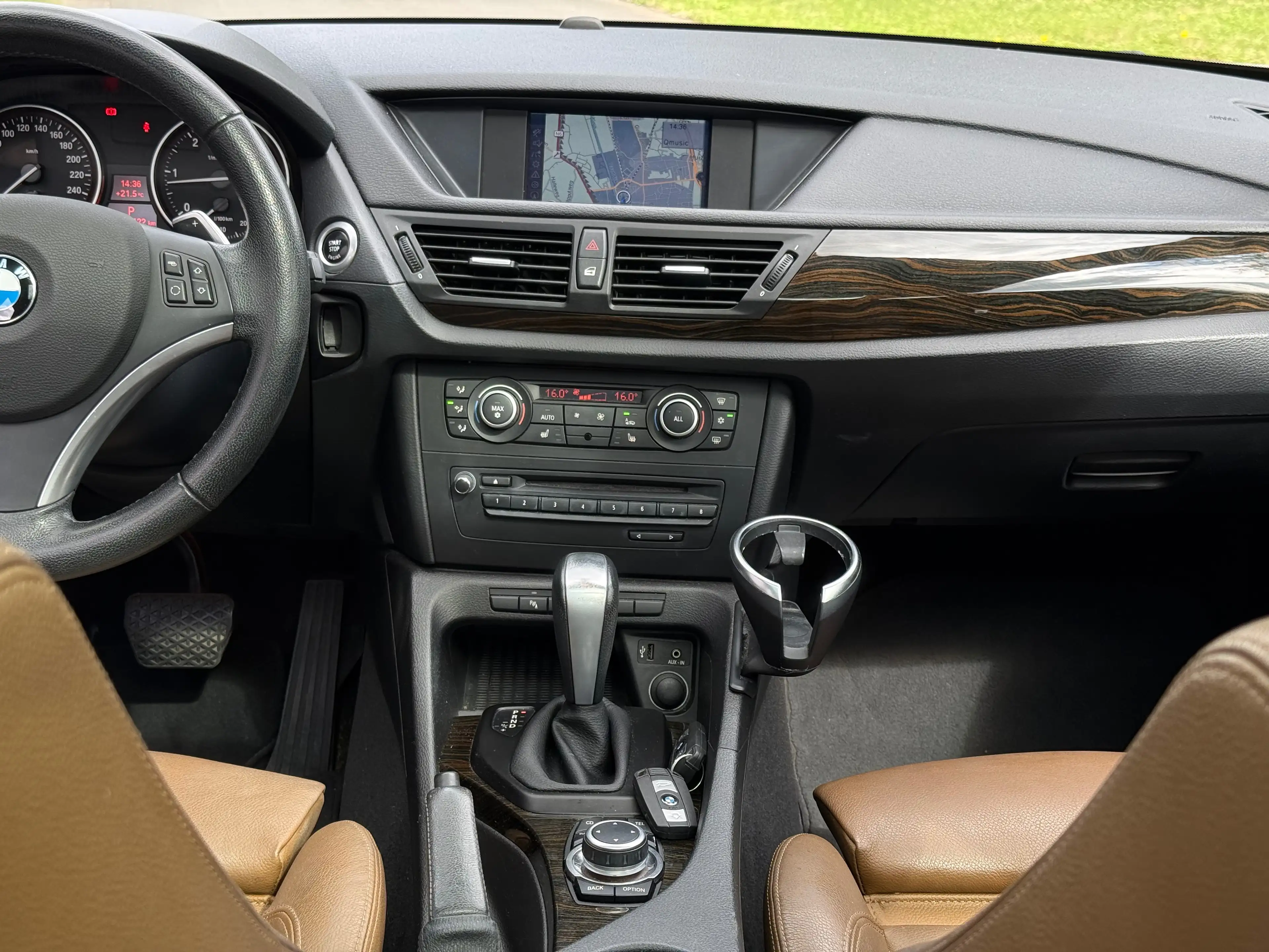 BMW X1 2.0 dA xDrive20 // 1er Pro // État Neuf — photo 8