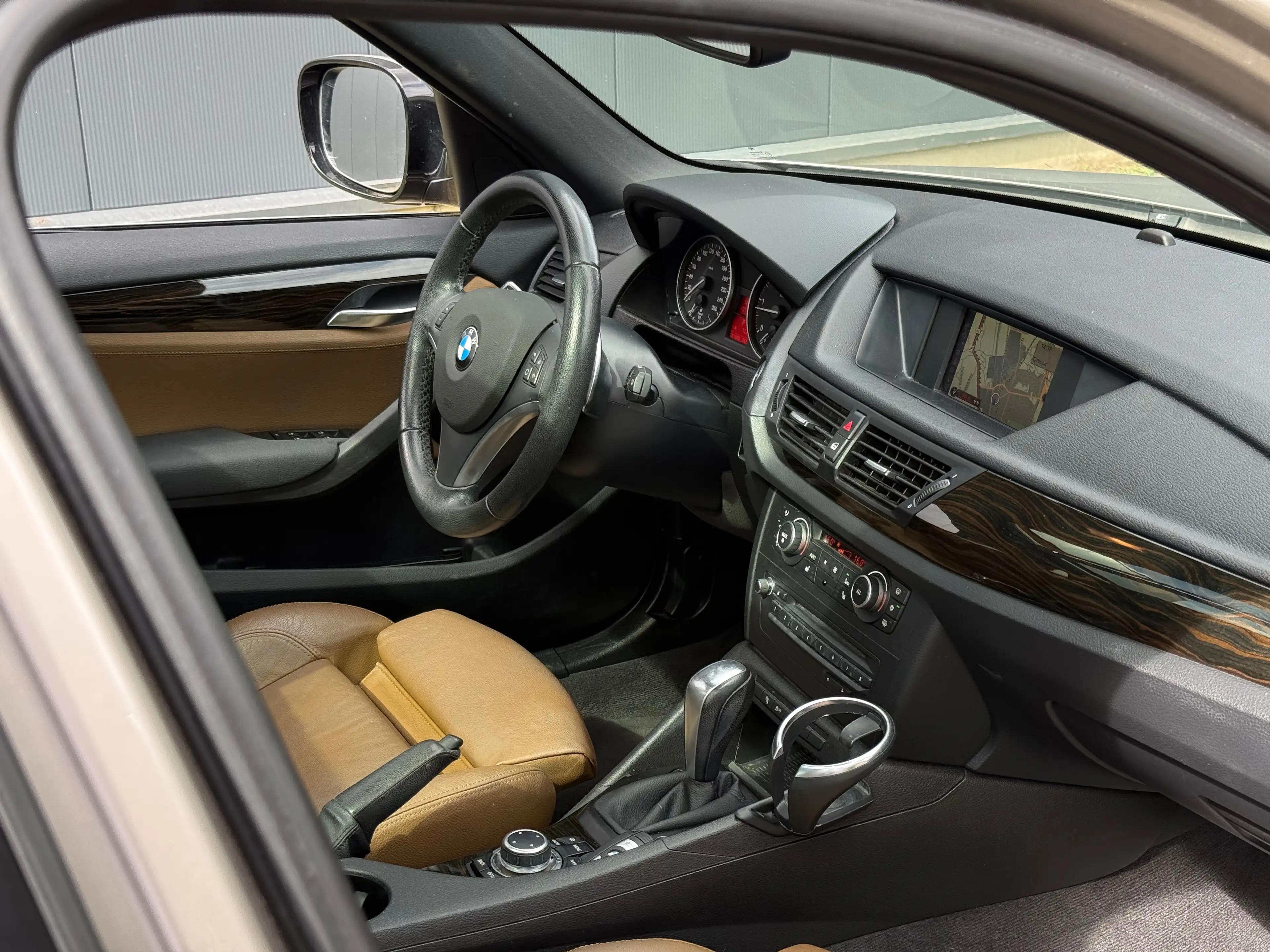 BMW X1 2.0 dA xDrive20 // 1er Pro // État Neuf — photo 9