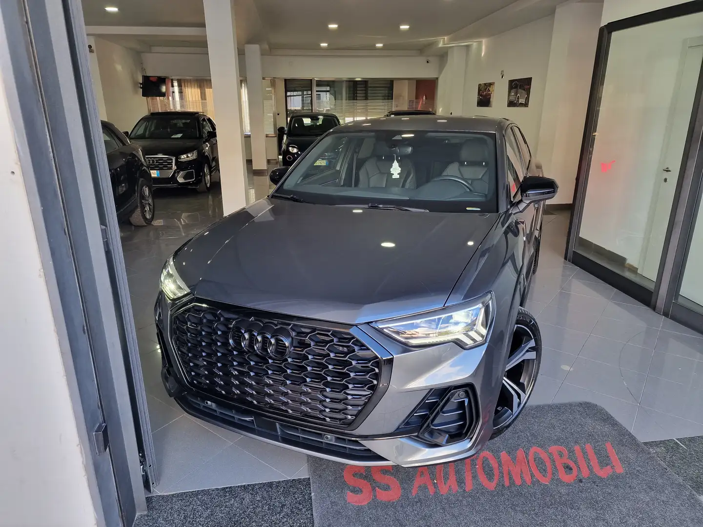 Audi Q3 Sportback 35 2.0 tdi Identity Black s-tronic Grigio - 2