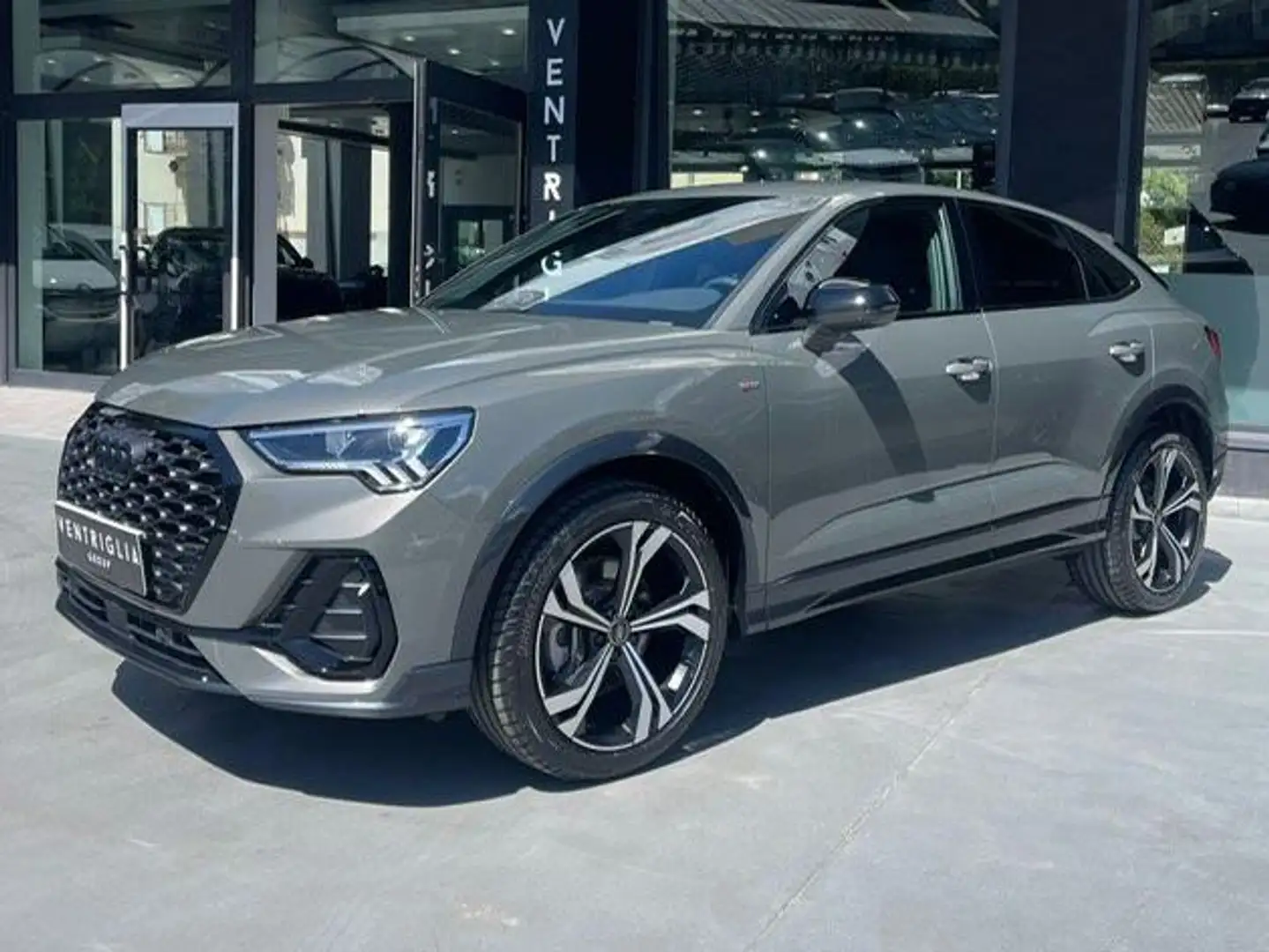 Audi Q3 Q3 Sportback 40 2.0 tdi Identity Black  s-tronic - 2